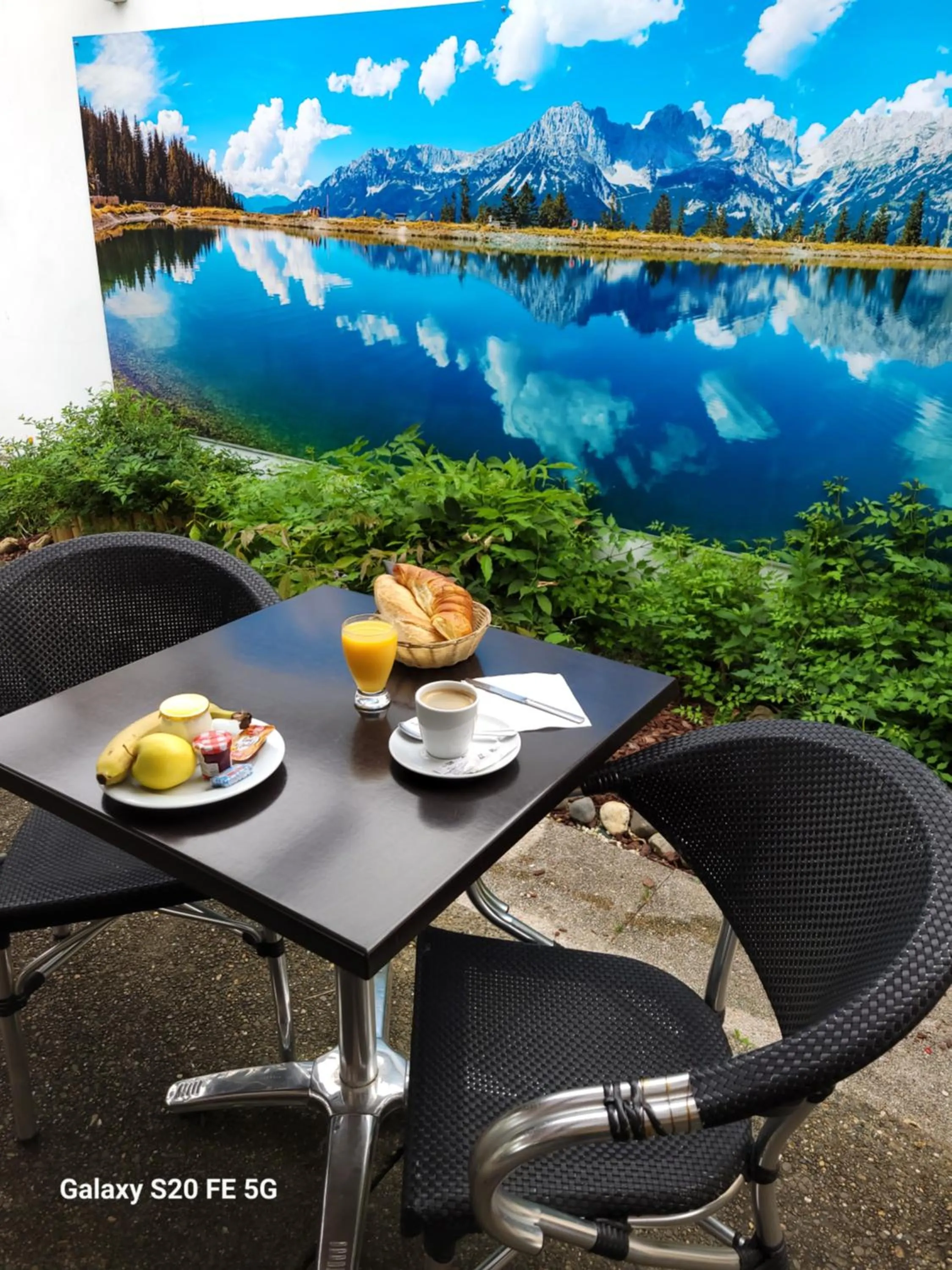 Breakfast in Logis Hôtel La crémaillère