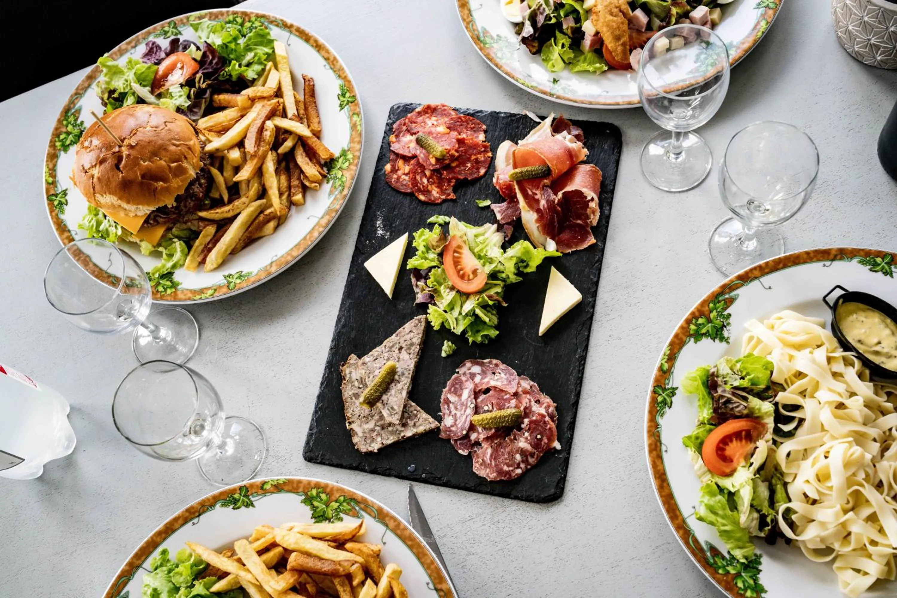 Restaurant/places to eat in Logis Hôtel La crémaillère