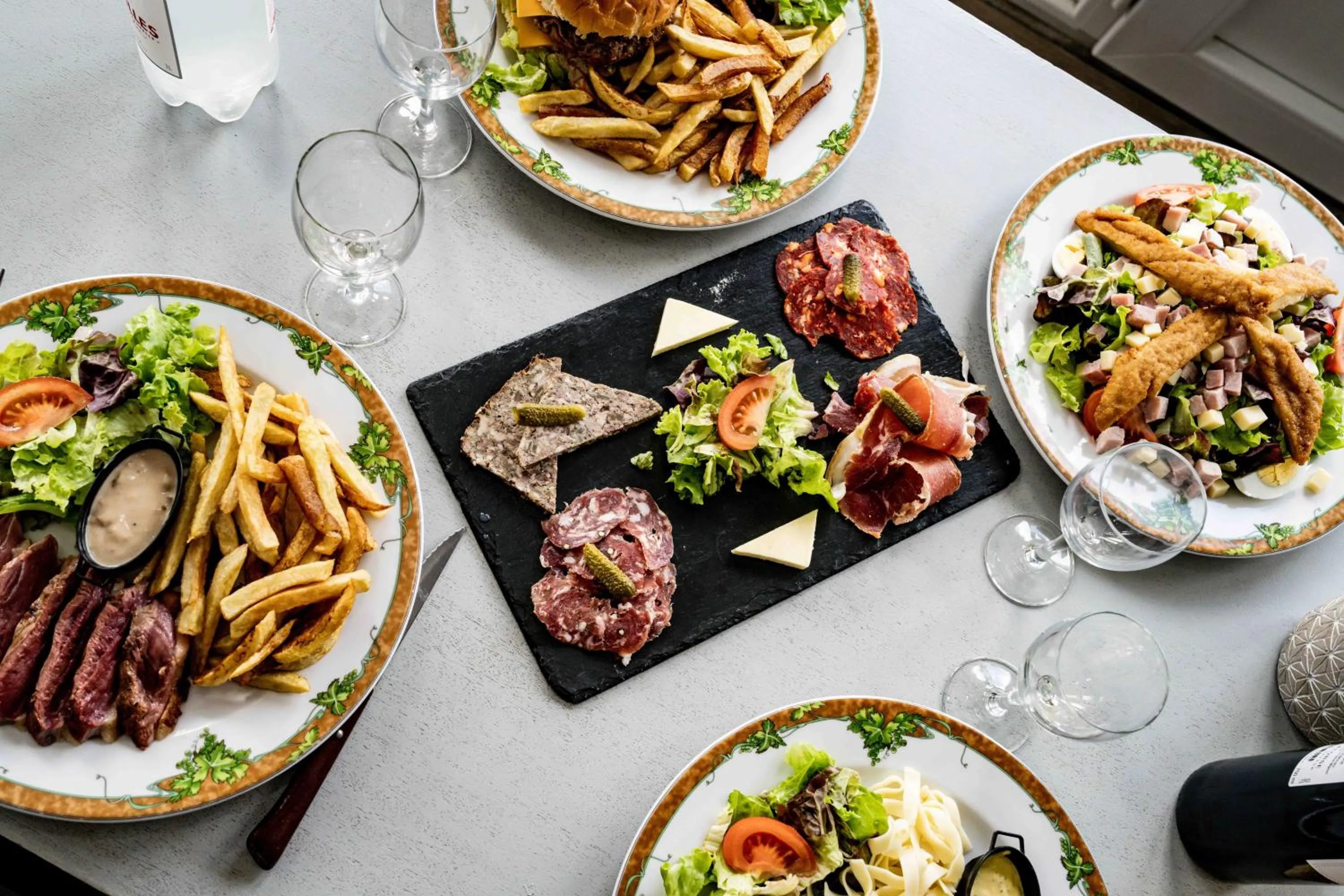 Restaurant/places to eat in Logis Hôtel La crémaillère