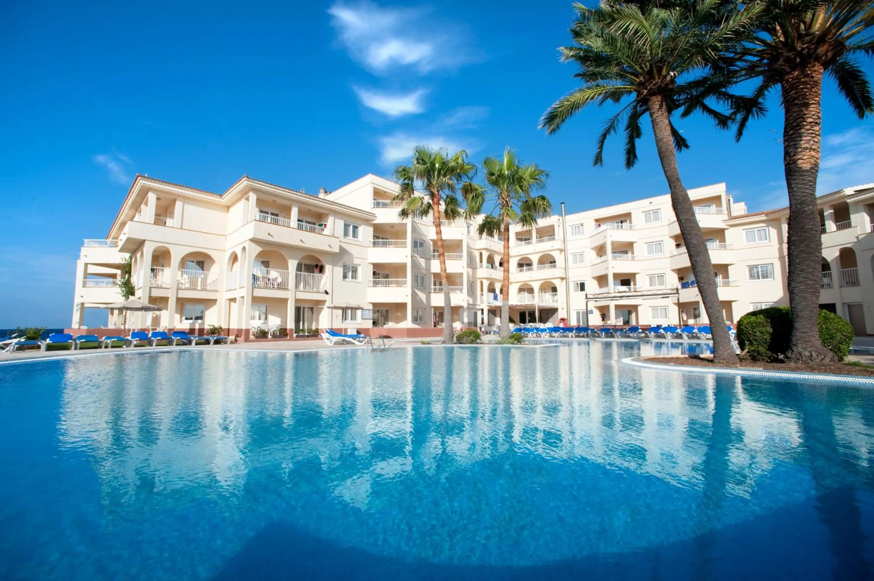 Swimming pool in Grupotel Tamariscos