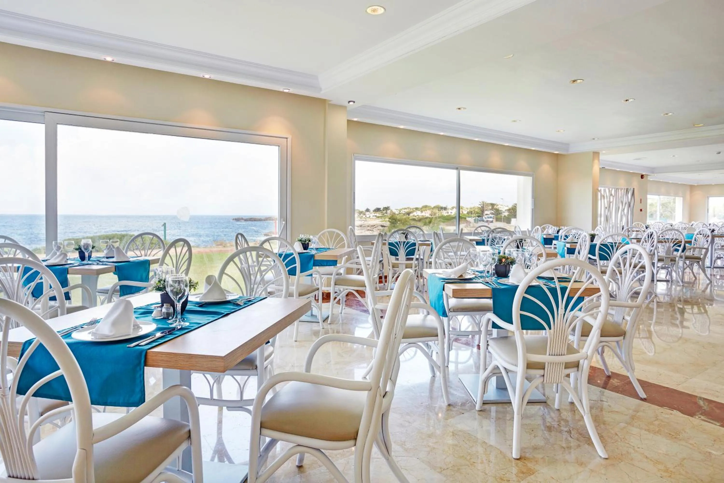 Restaurant/places to eat in Grupotel Tamariscos