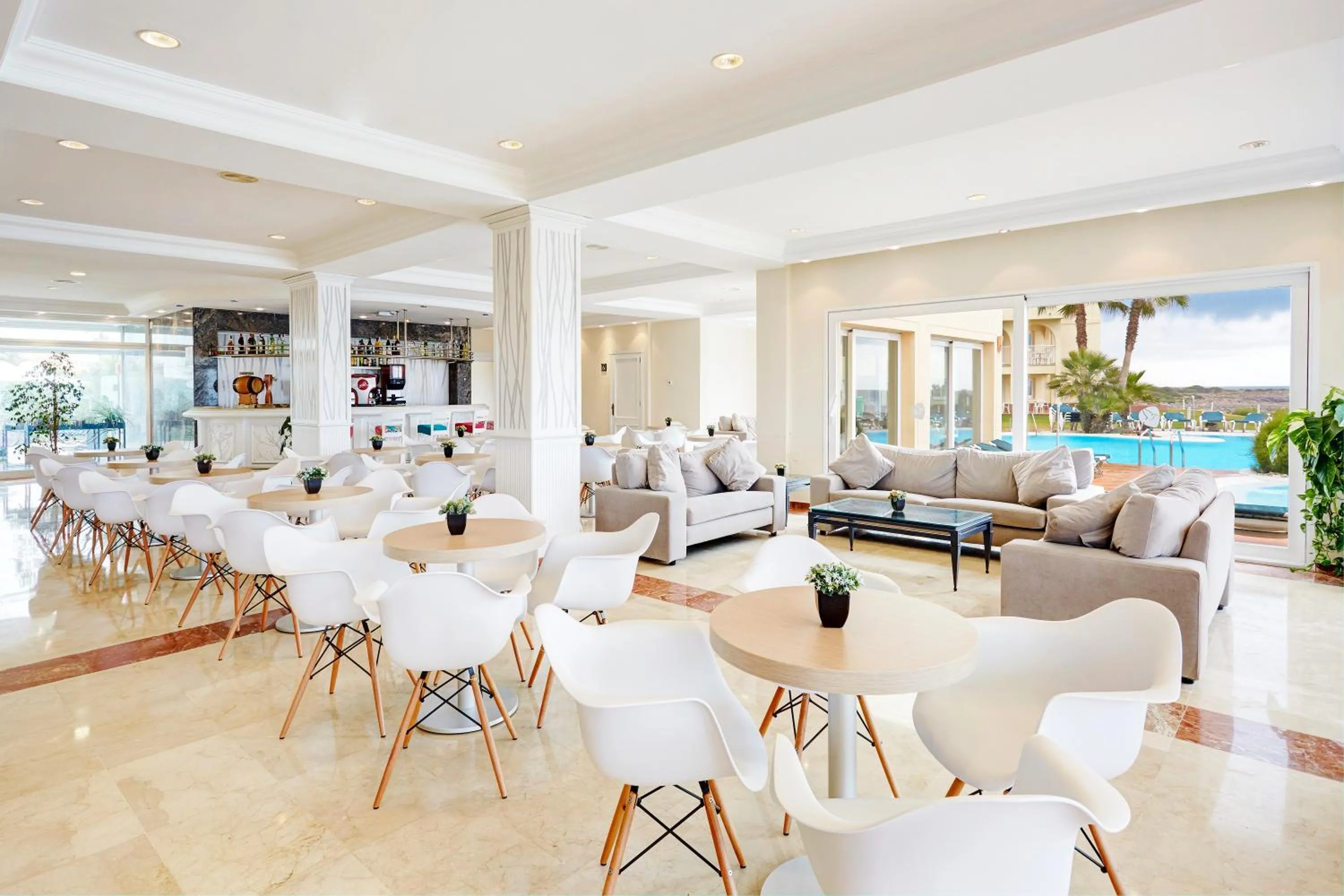 Lounge or bar in Grupotel Tamariscos