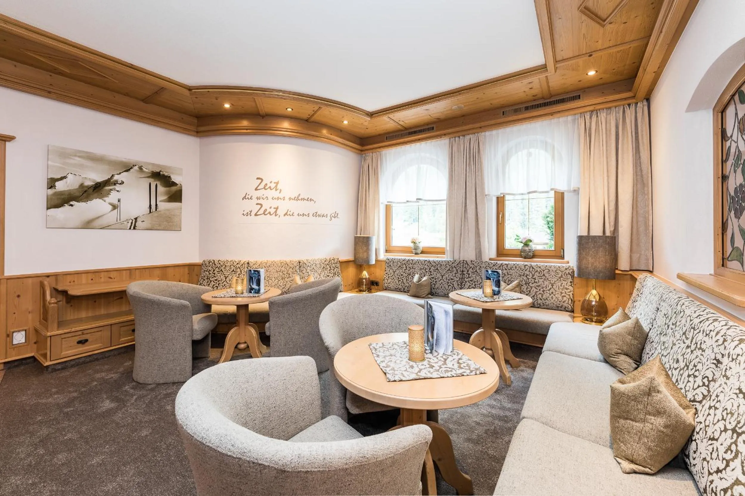 Lounge or bar in Aktiv & Vitalhotel Bergcristall