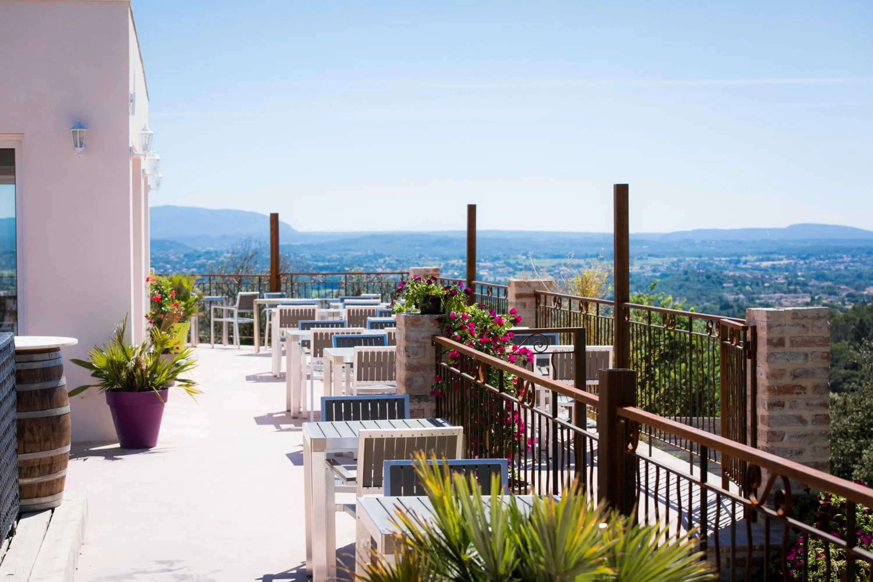 Restaurant/places to eat in Domaine du Serre d'Avène