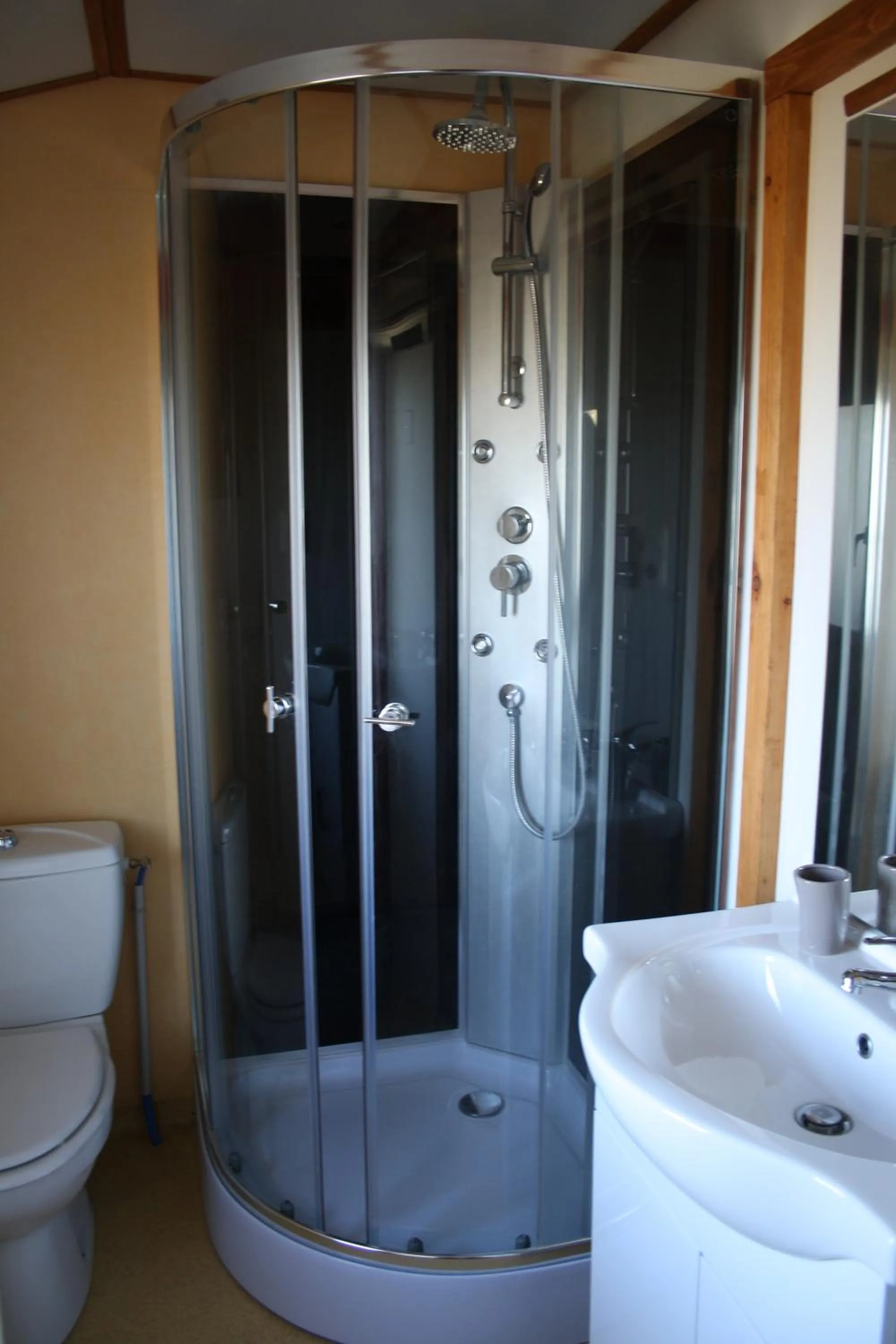 Shower in Domaine du Serre d'Avène