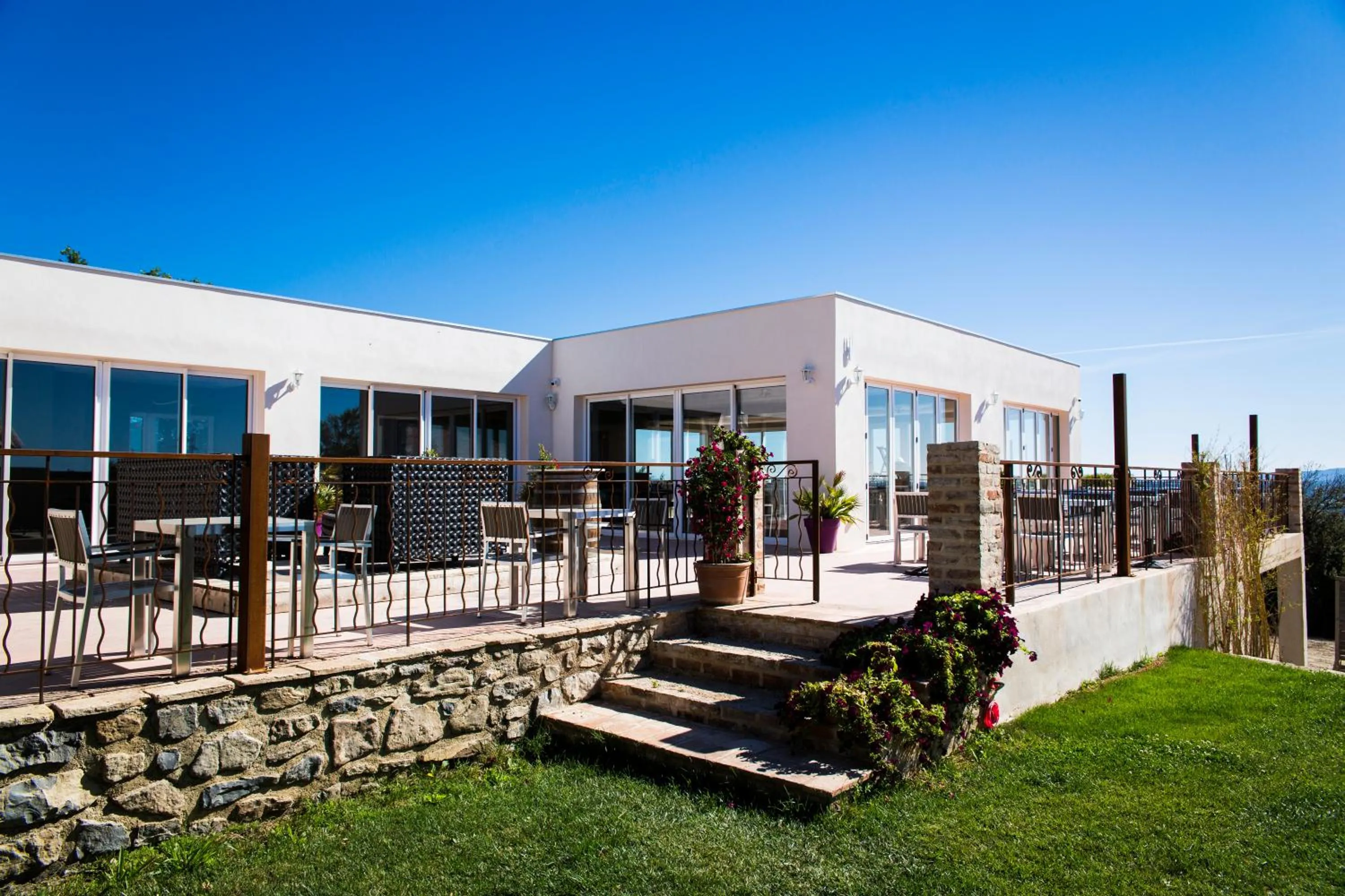 Restaurant/places to eat in Domaine du Serre d'Avène