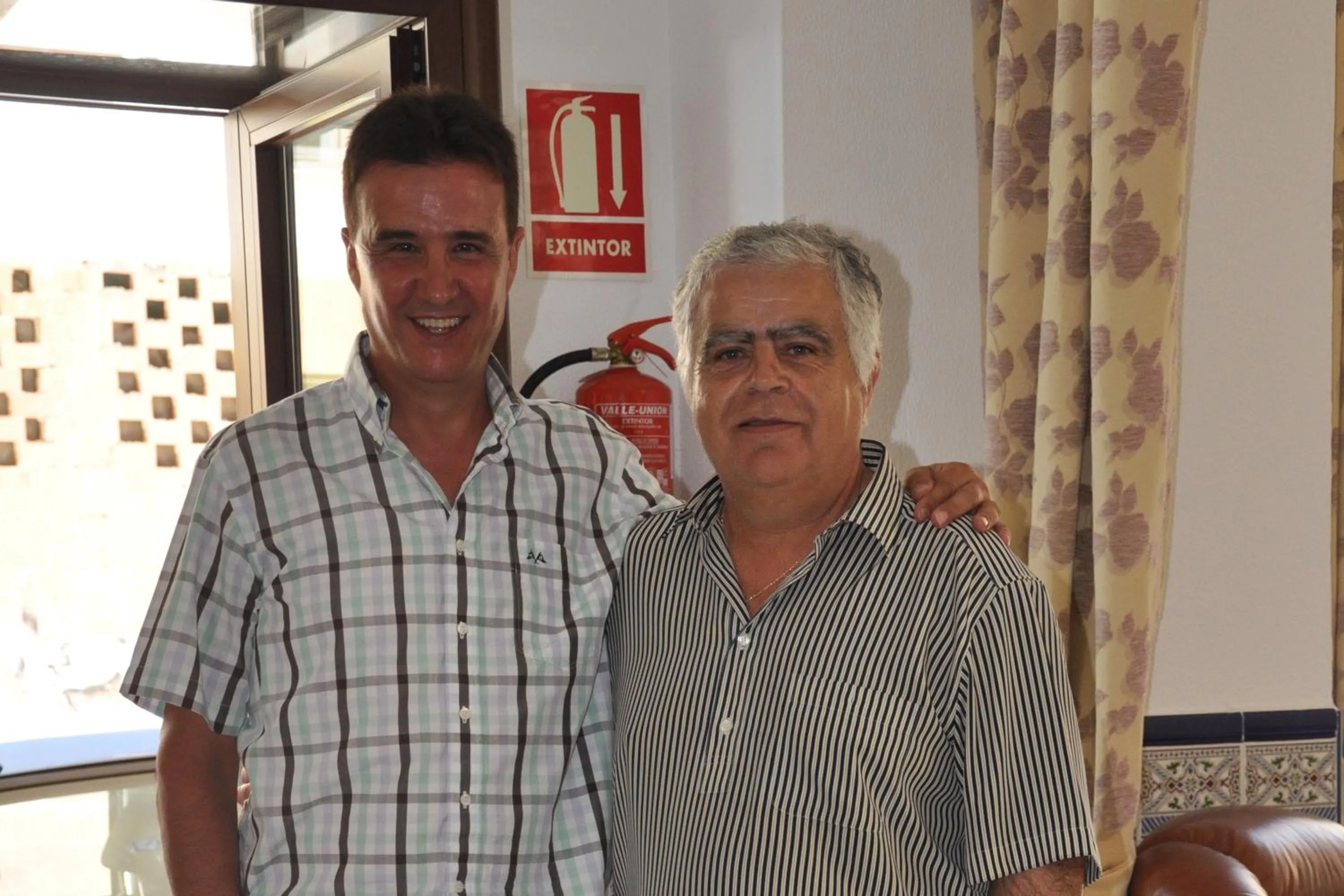 People in Apartamentos JR Alborada