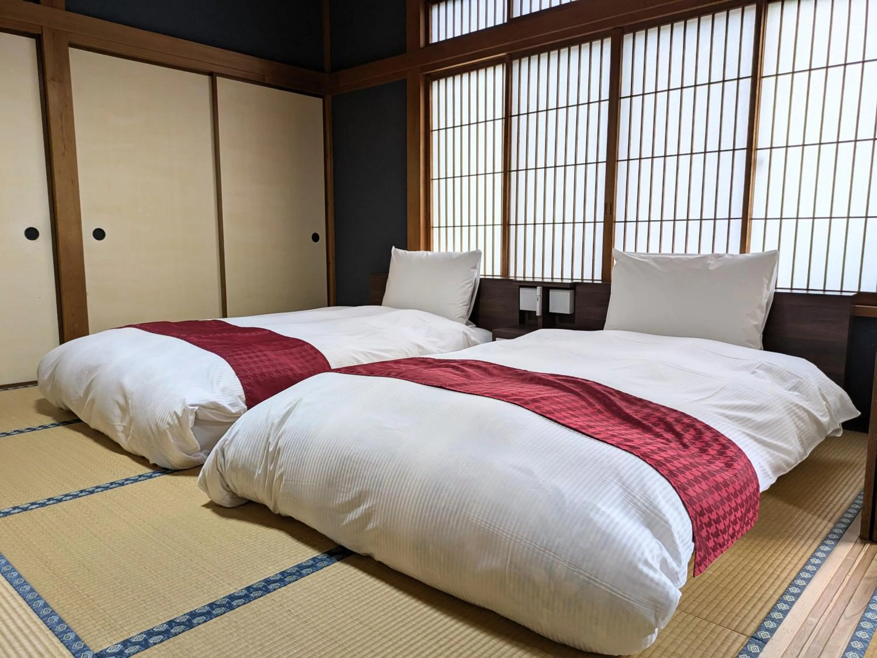 Photo of the whole room, Bed in Toushinan Komeya