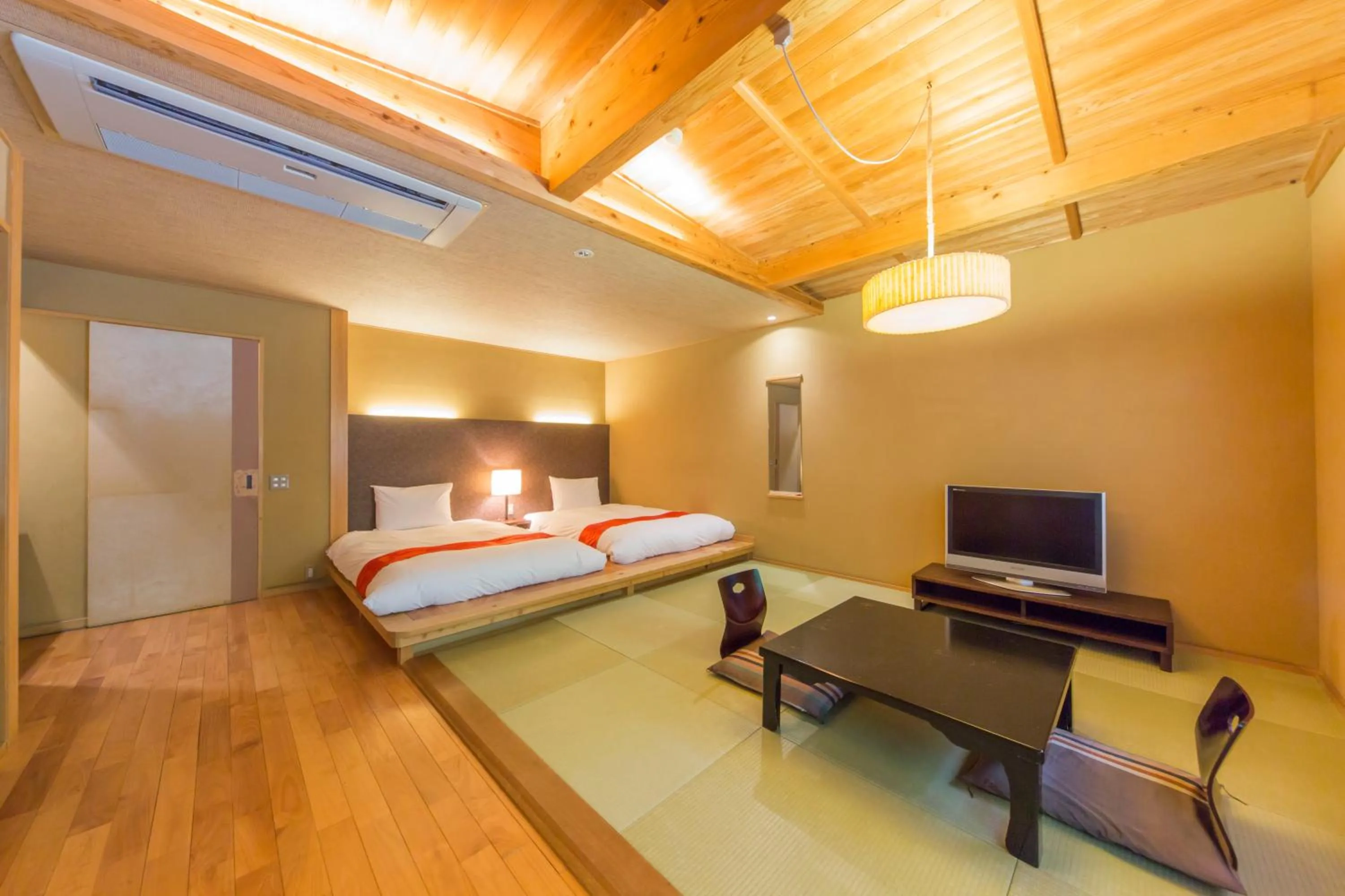 Photo of the whole room, Bed in Toushinan Komeya