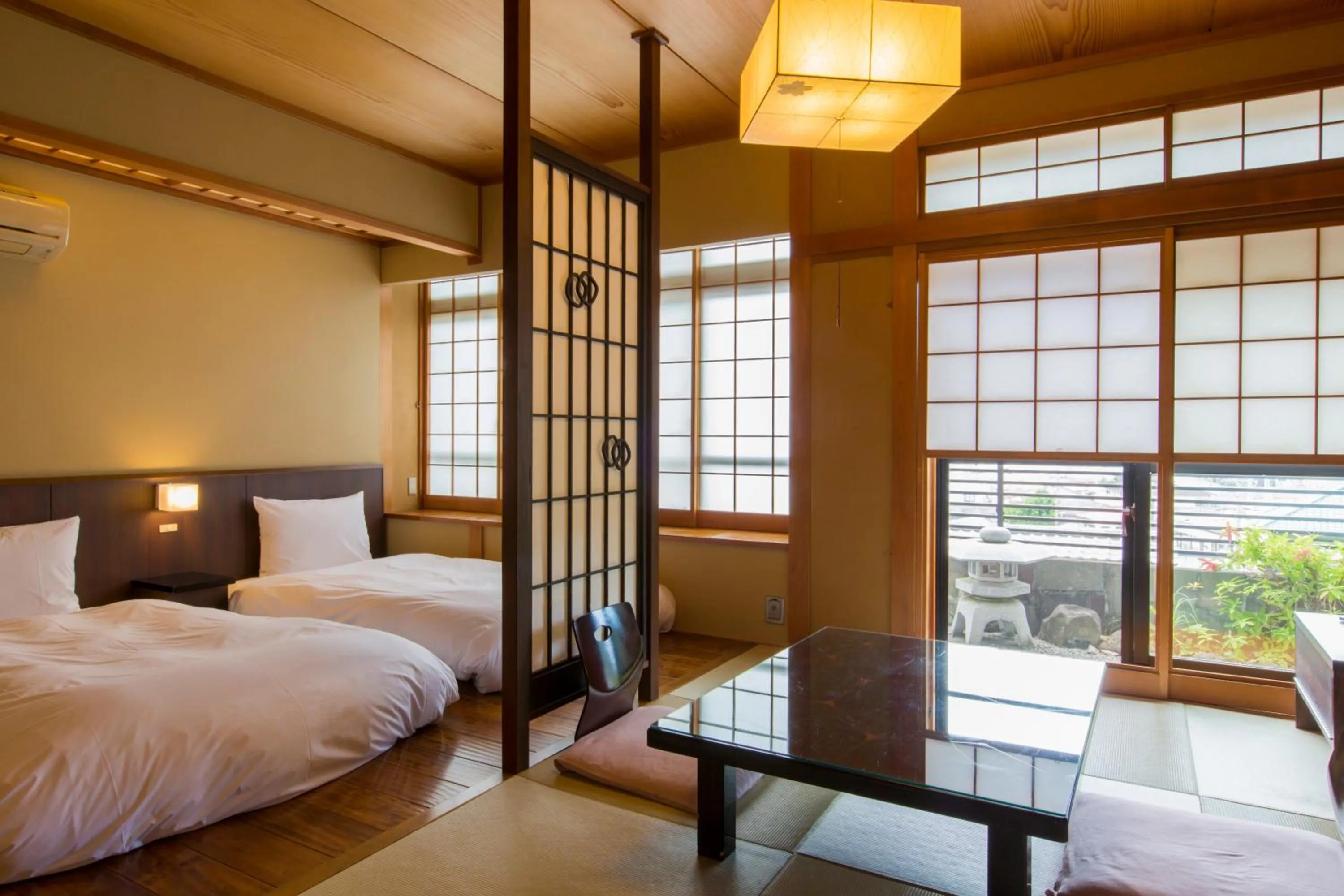 Photo of the whole room, Bed in Toushinan Komeya