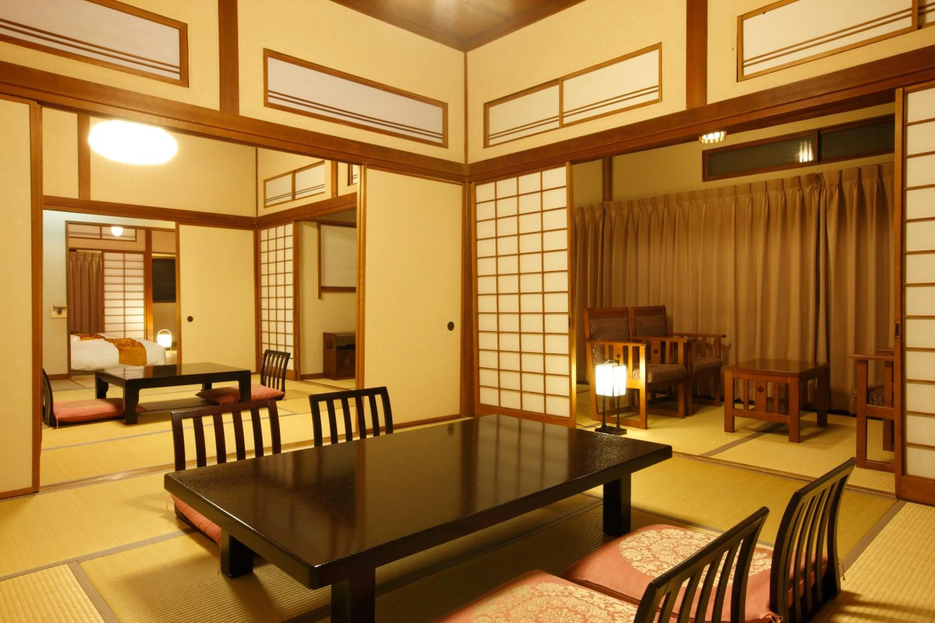 Photo of the whole room in Yukairo Kikuya