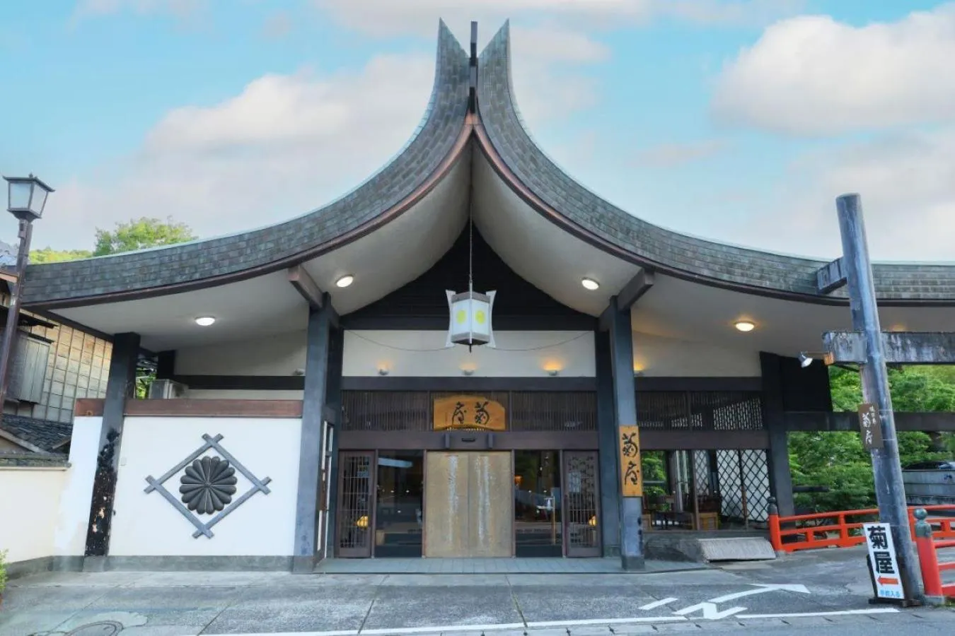 Property building in Yukairo Kikuya