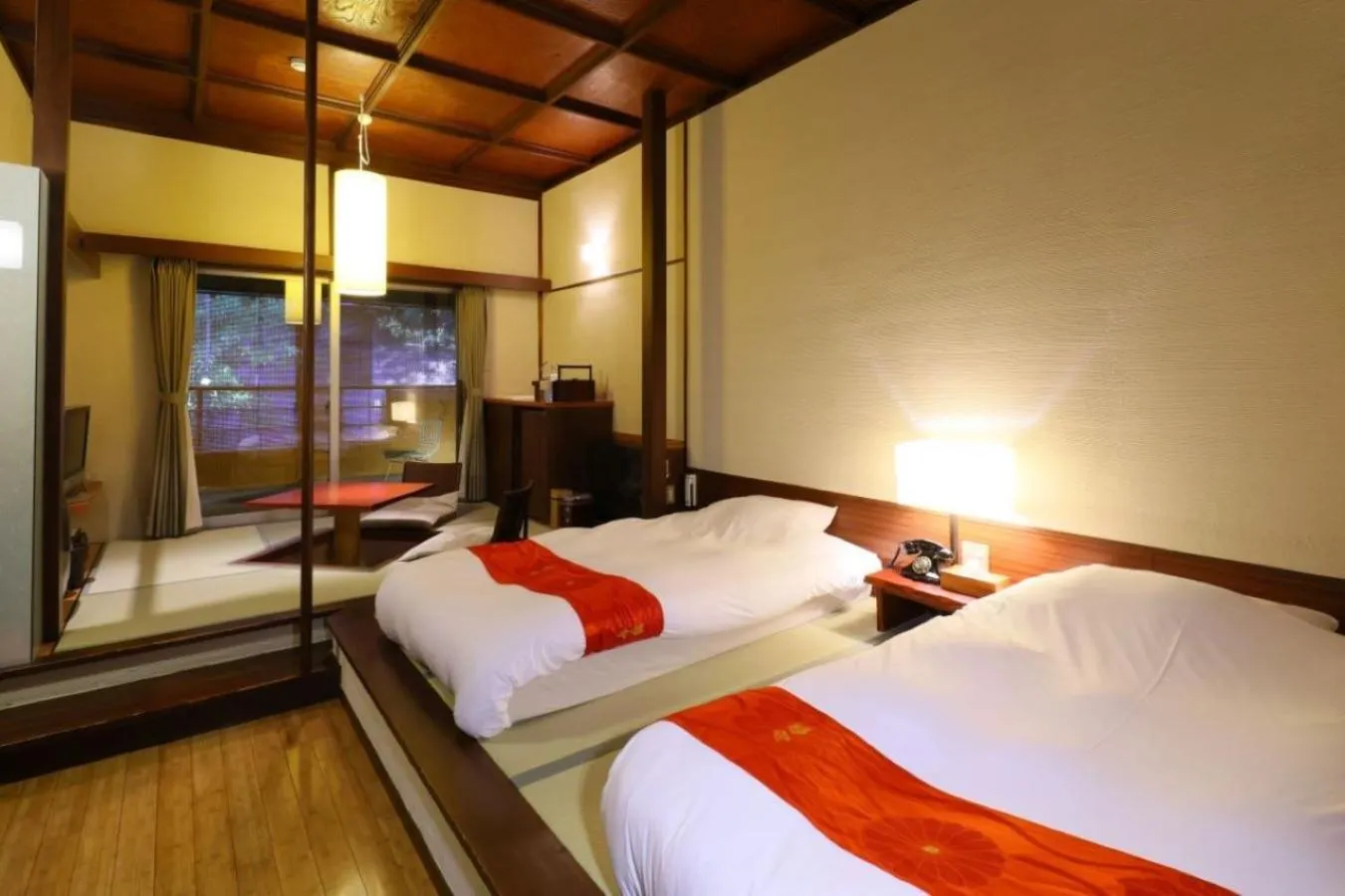 Photo of the whole room, Bed in Yukairo Kikuya