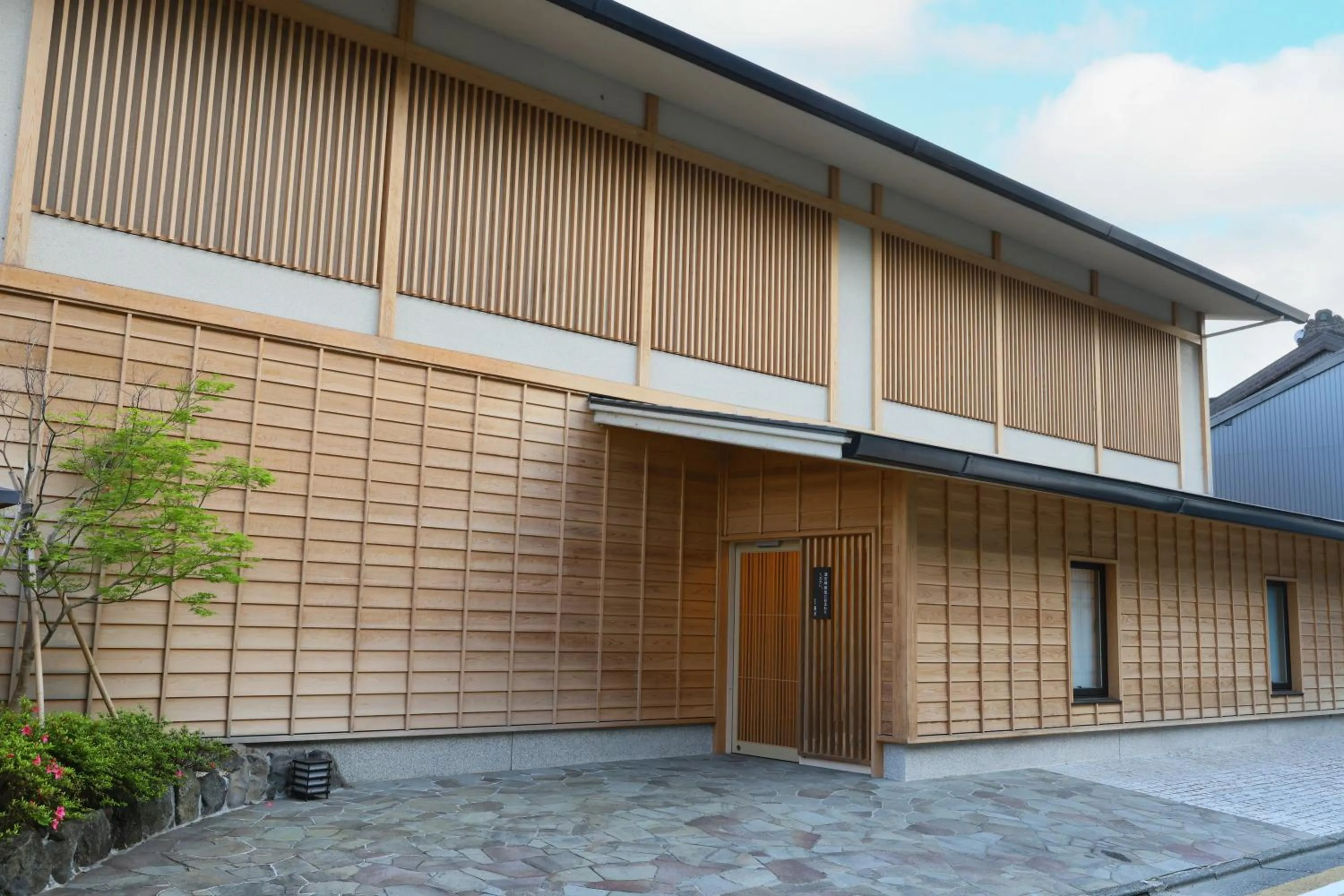 Property building in Yukairo Kikuya