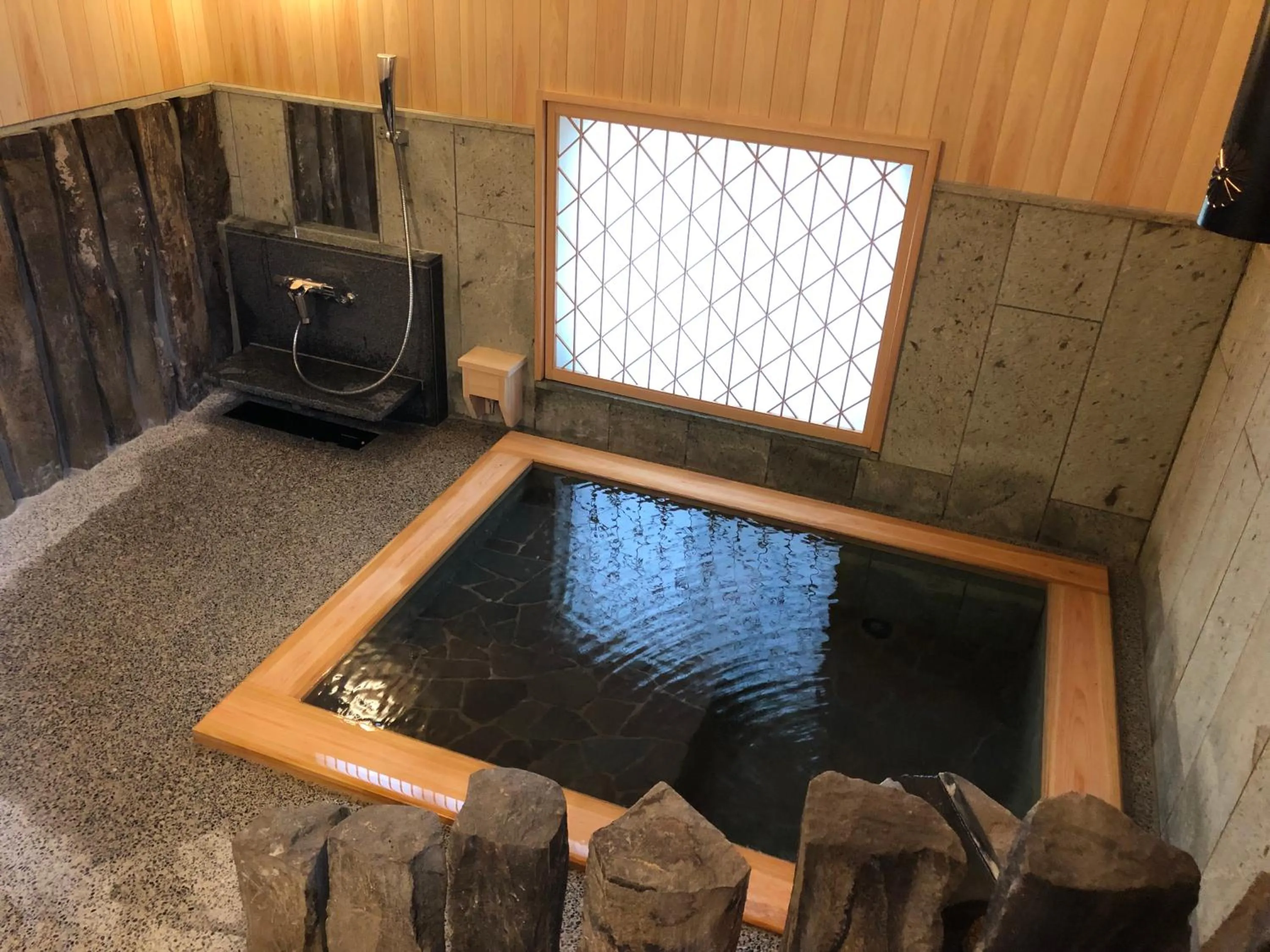 Hot Spring Bath in Yukairo Kikuya