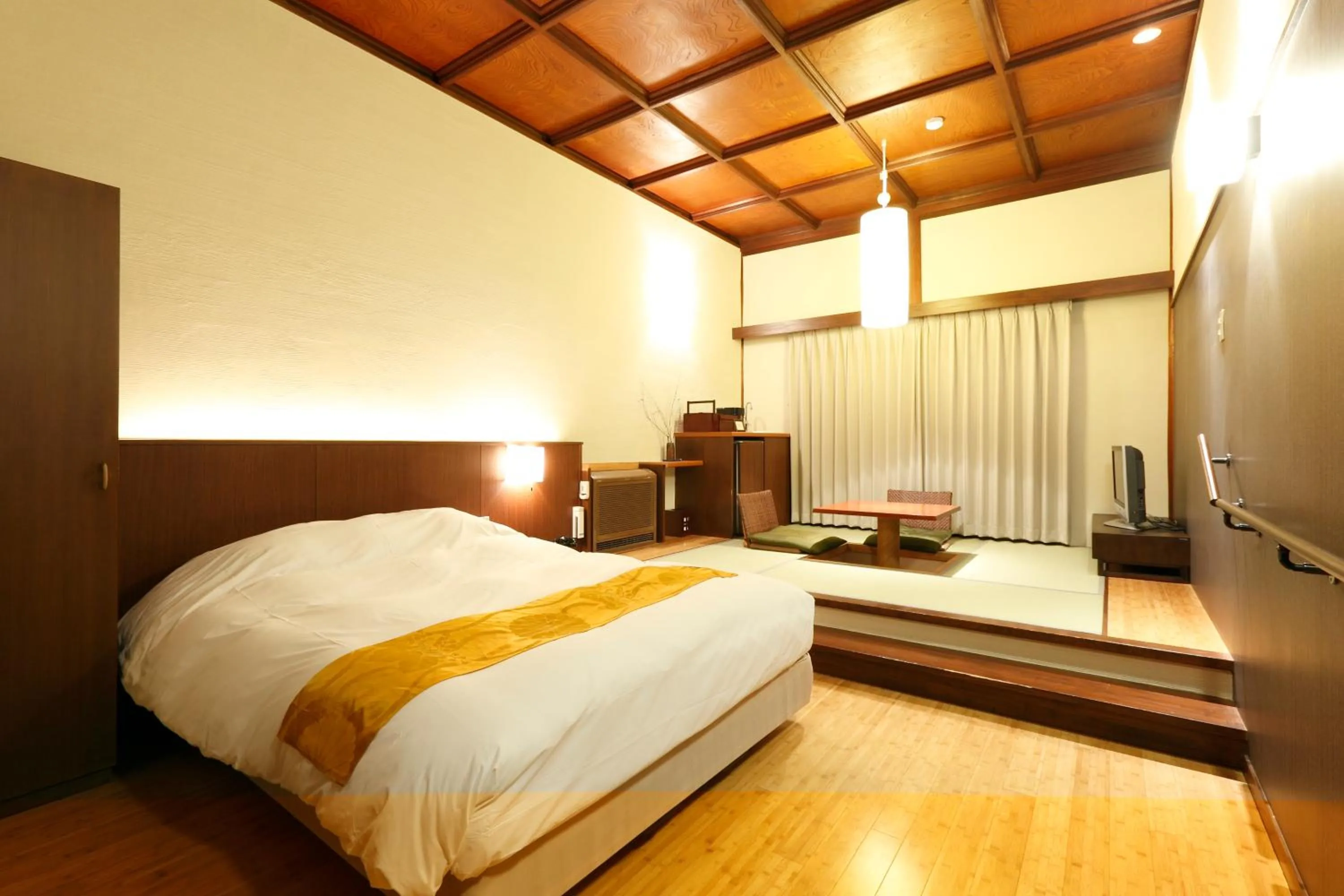 Photo of the whole room, Bed in Yukairo Kikuya