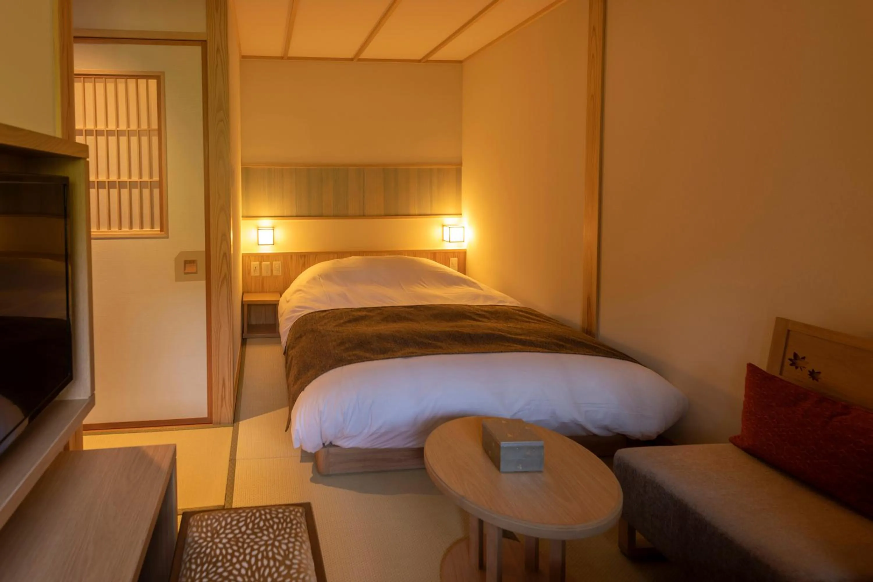 Photo of the whole room, Bed in Yukairo Kikuya