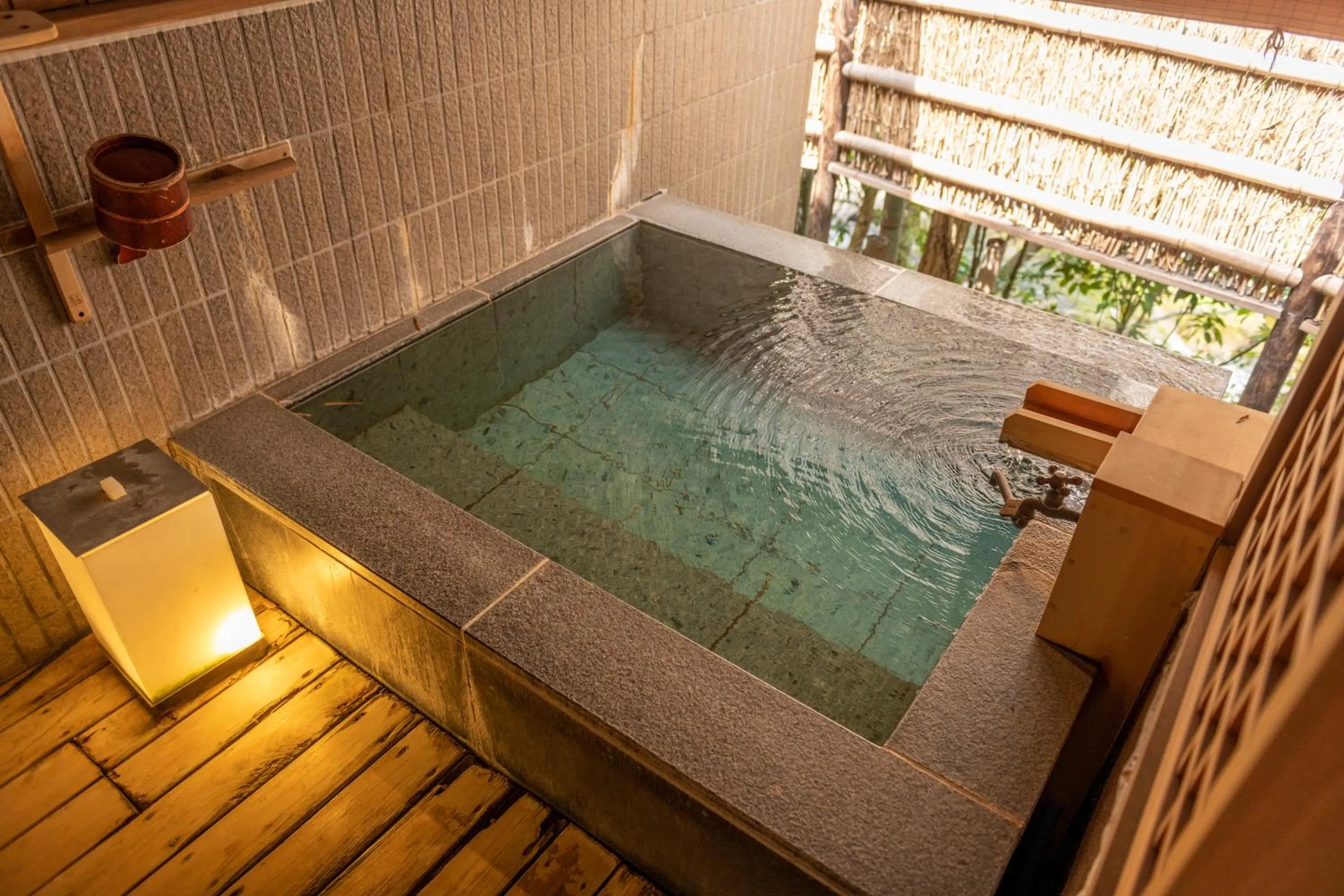 Open Air Bath in Yukairo Kikuya