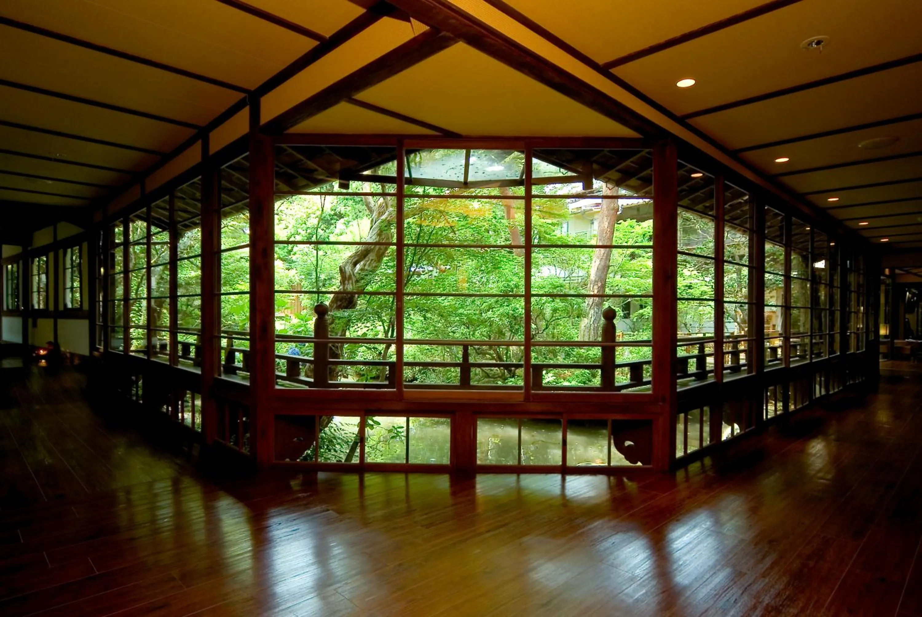 Garden view in Yukairo Kikuya
