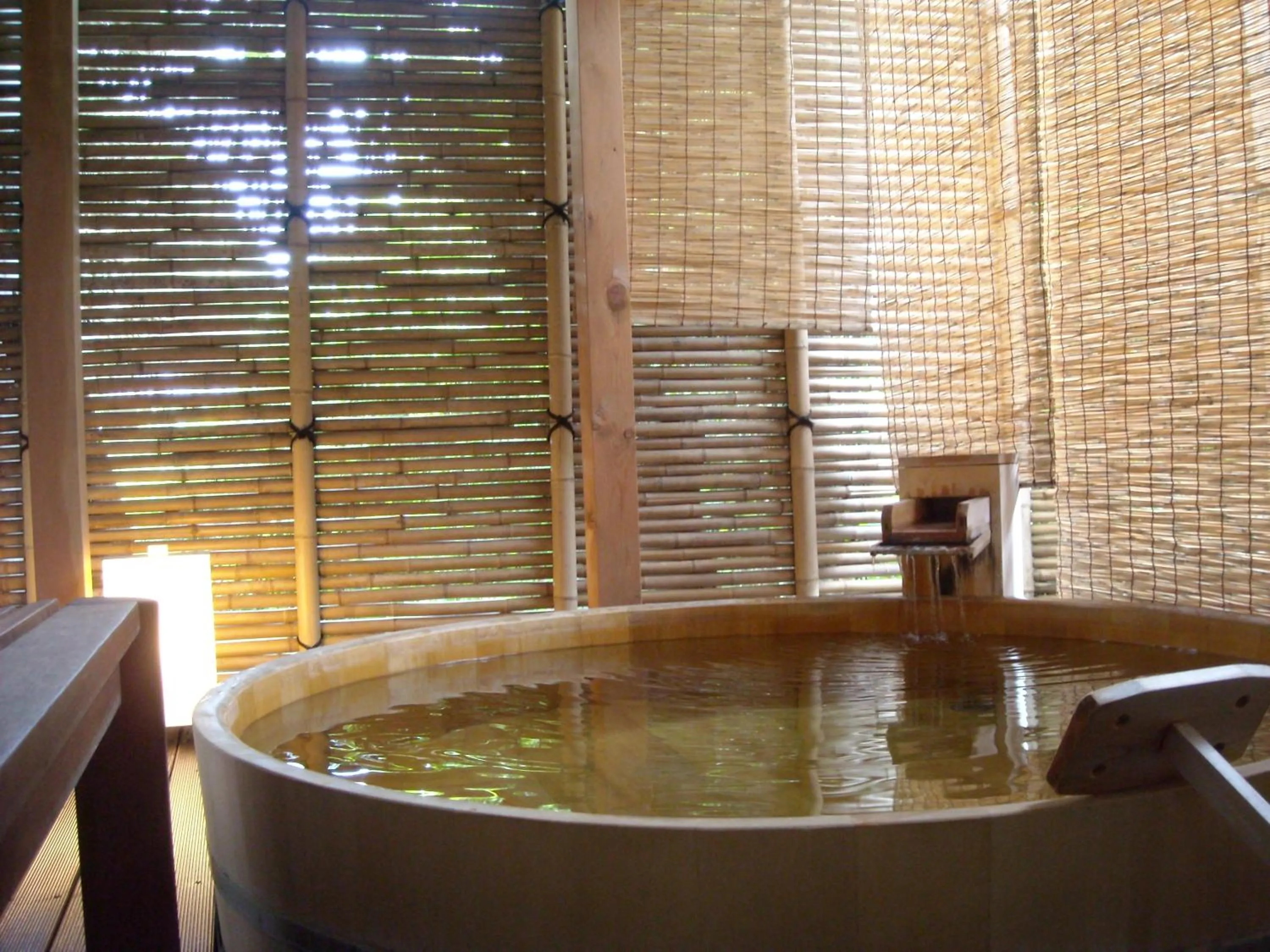 Hot Spring Bath in Yukairo Kikuya