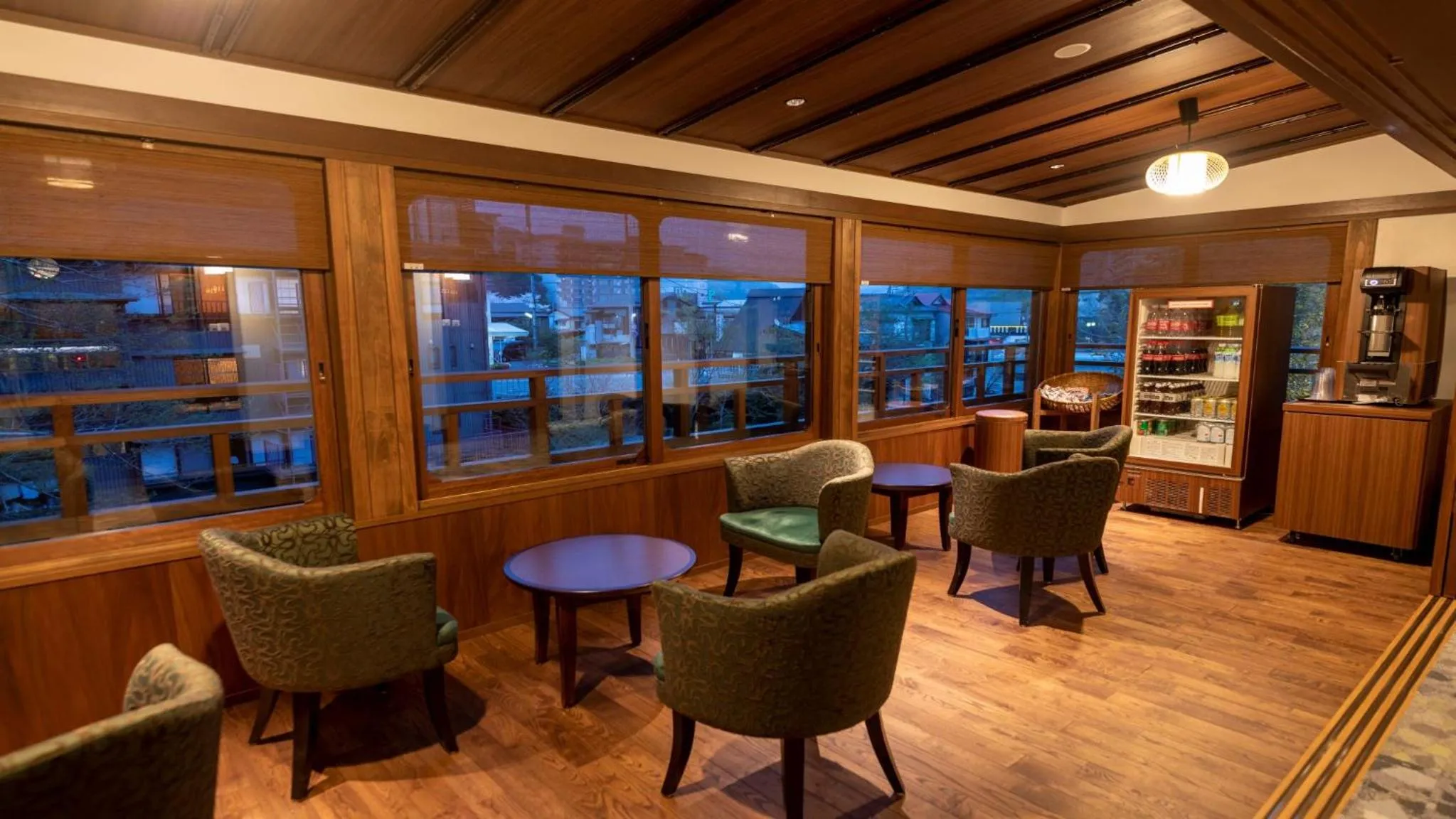 Photo of the whole room in Yukairo Kikuya