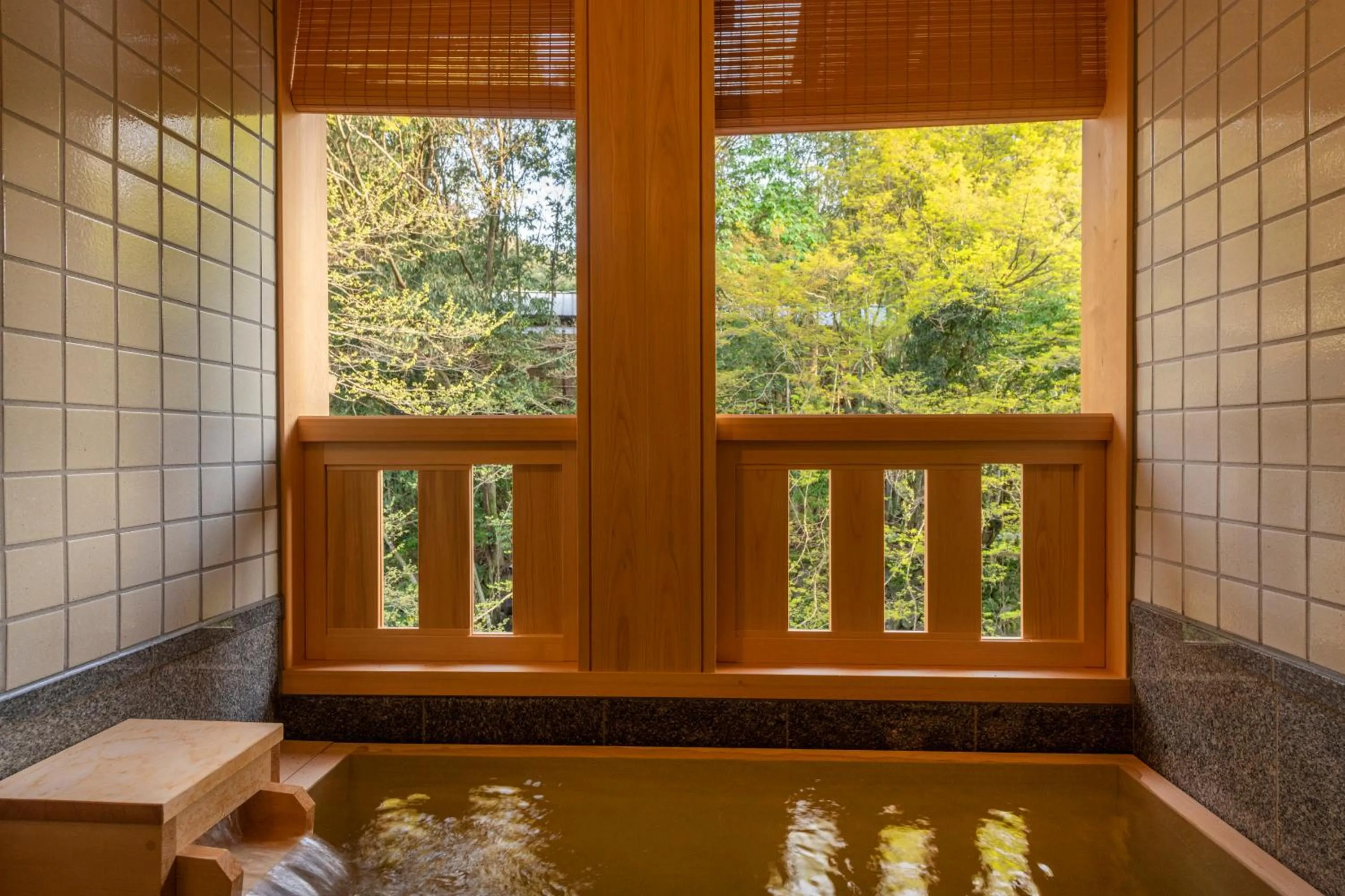 Hot Spring Bath in Yukairo Kikuya