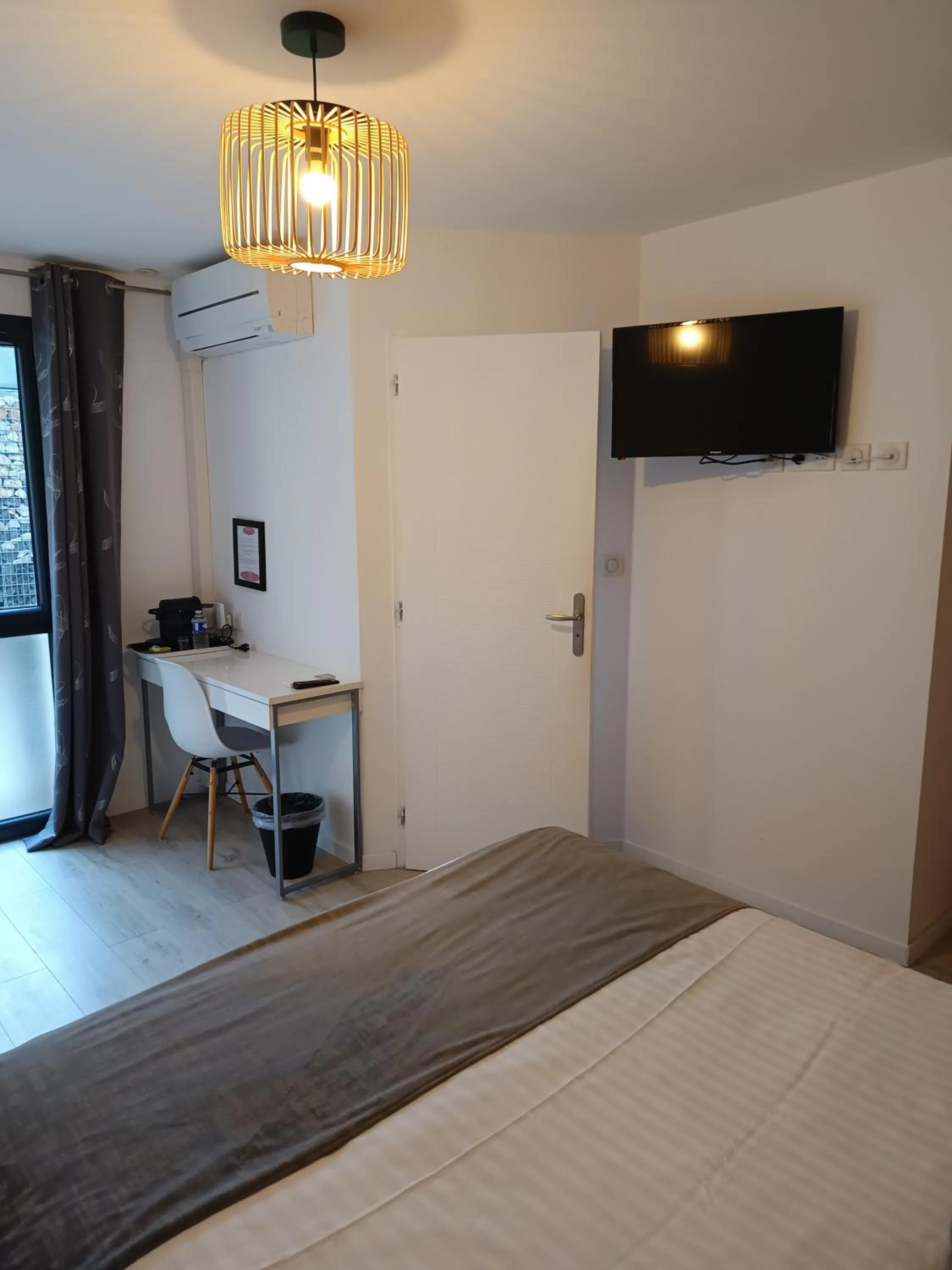 Bed in Villa'vi Lyon Est Chambres d'Hôtes