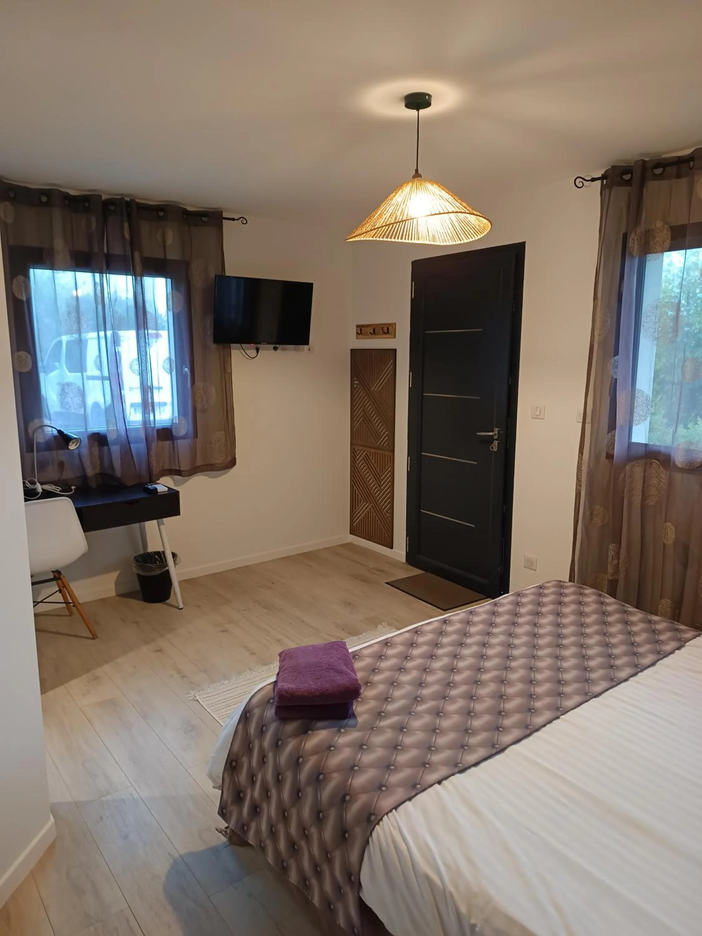 Bed in Villa'vi Lyon Est Chambres d'Hôtes