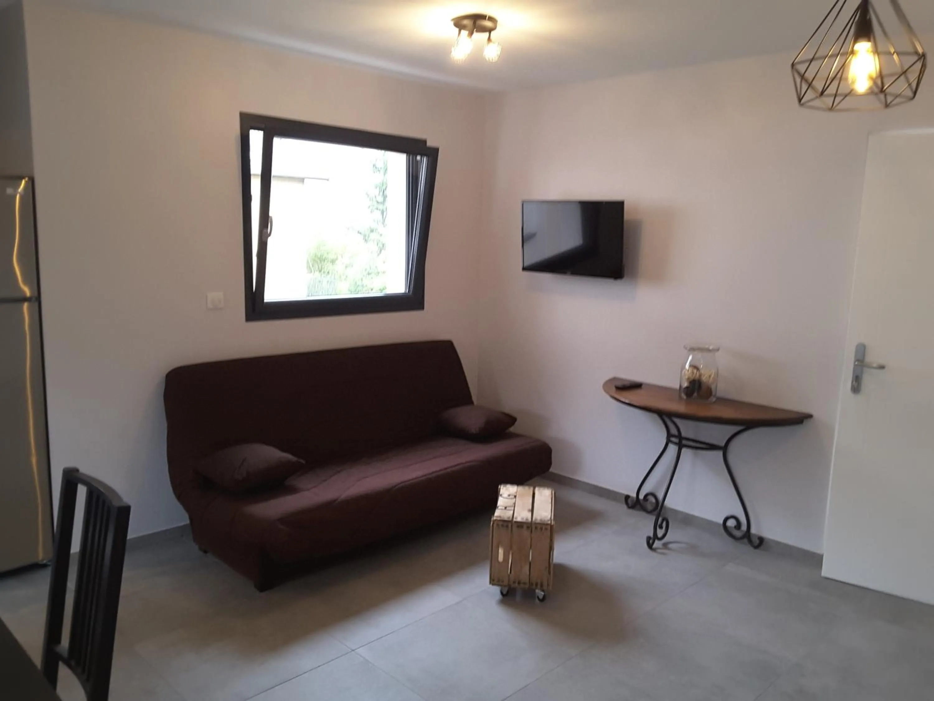 Communal lounge/ TV room in Villa'vi Lyon Est Chambres d'Hôtes