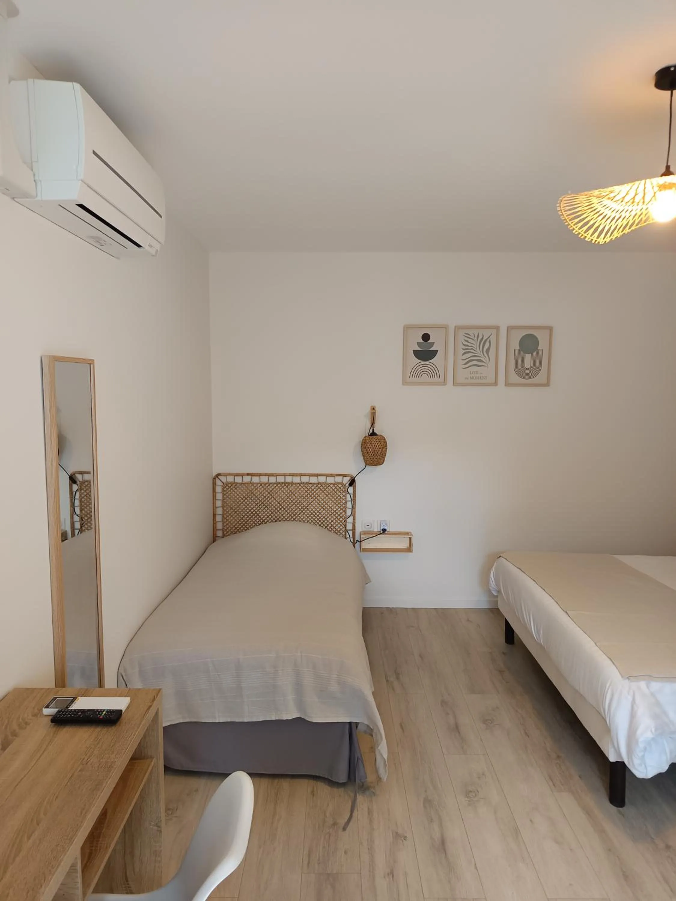 Bed in Villa'vi Lyon Est Chambres d'Hôtes