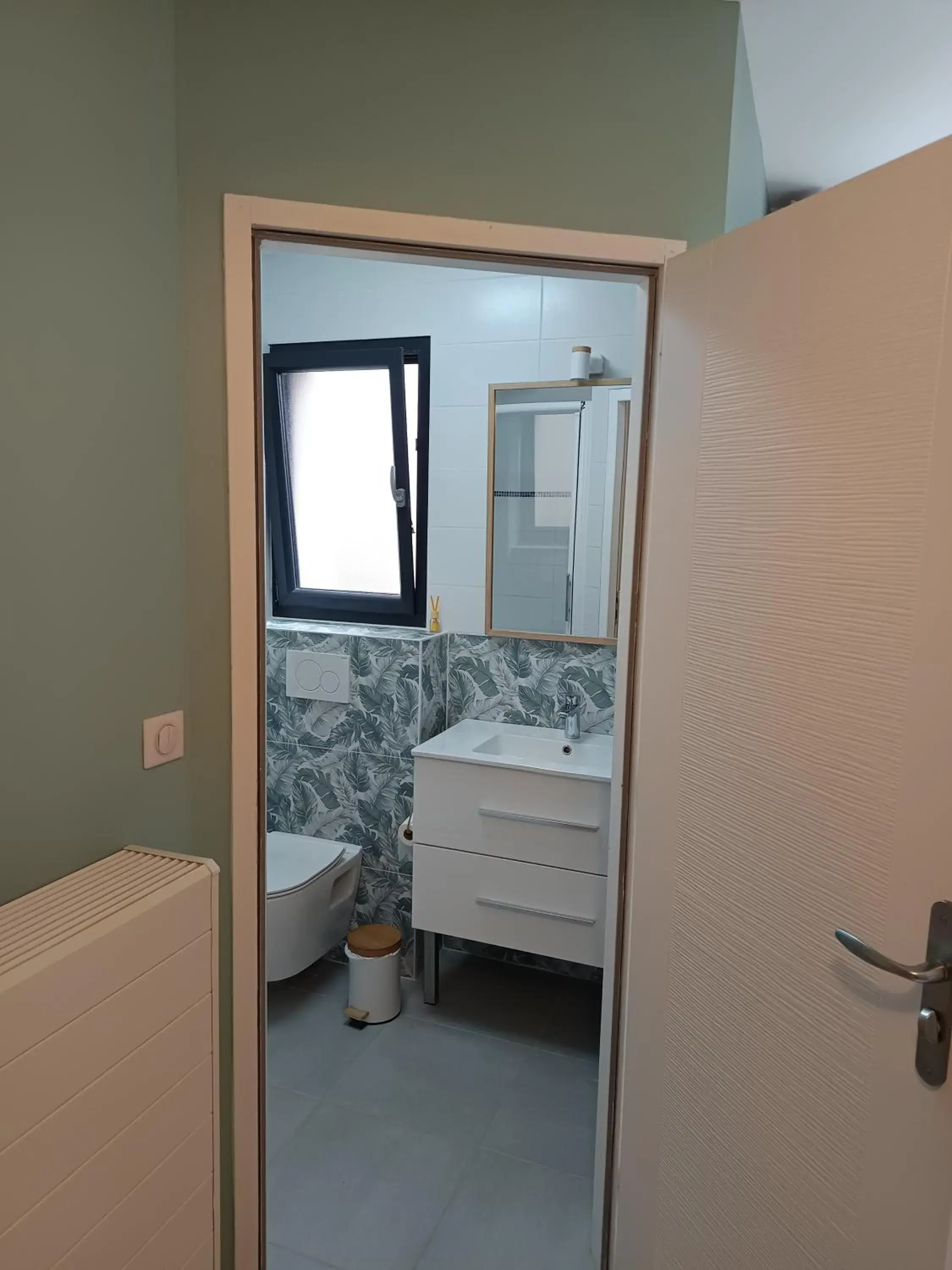 Triple Room - single occupancy in Villa'vi Lyon Est Chambres d'Hôtes Triple Room - single occupancy in Villa'vi Lyon Est Chambres d'Hôtes