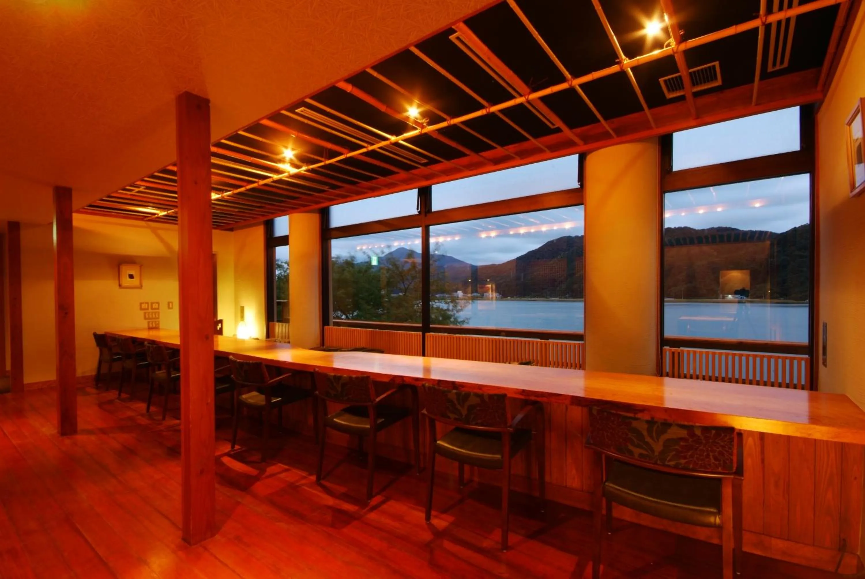 Restaurant/places to eat in Ginka