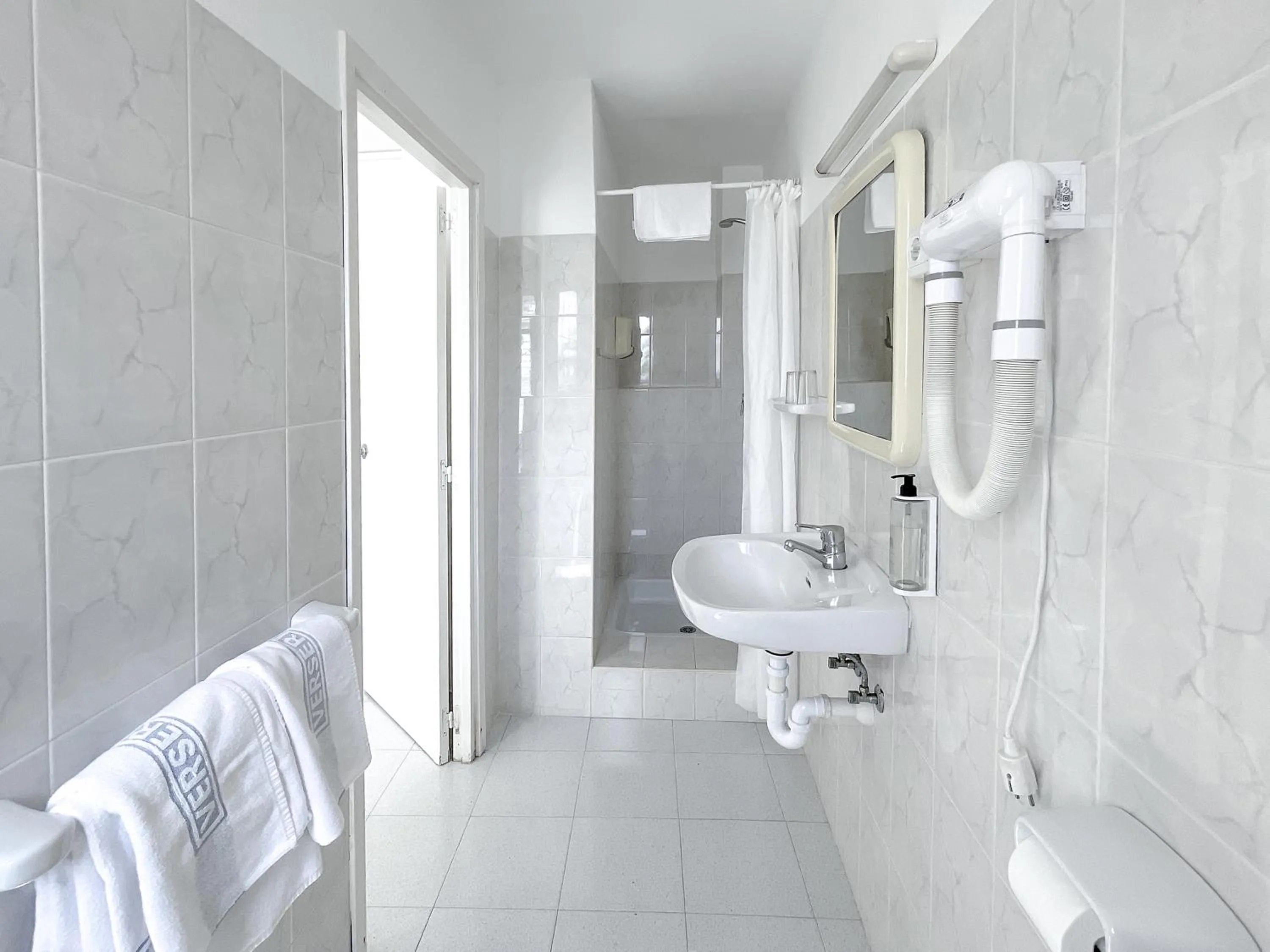 Shower in Hotel Figueretes