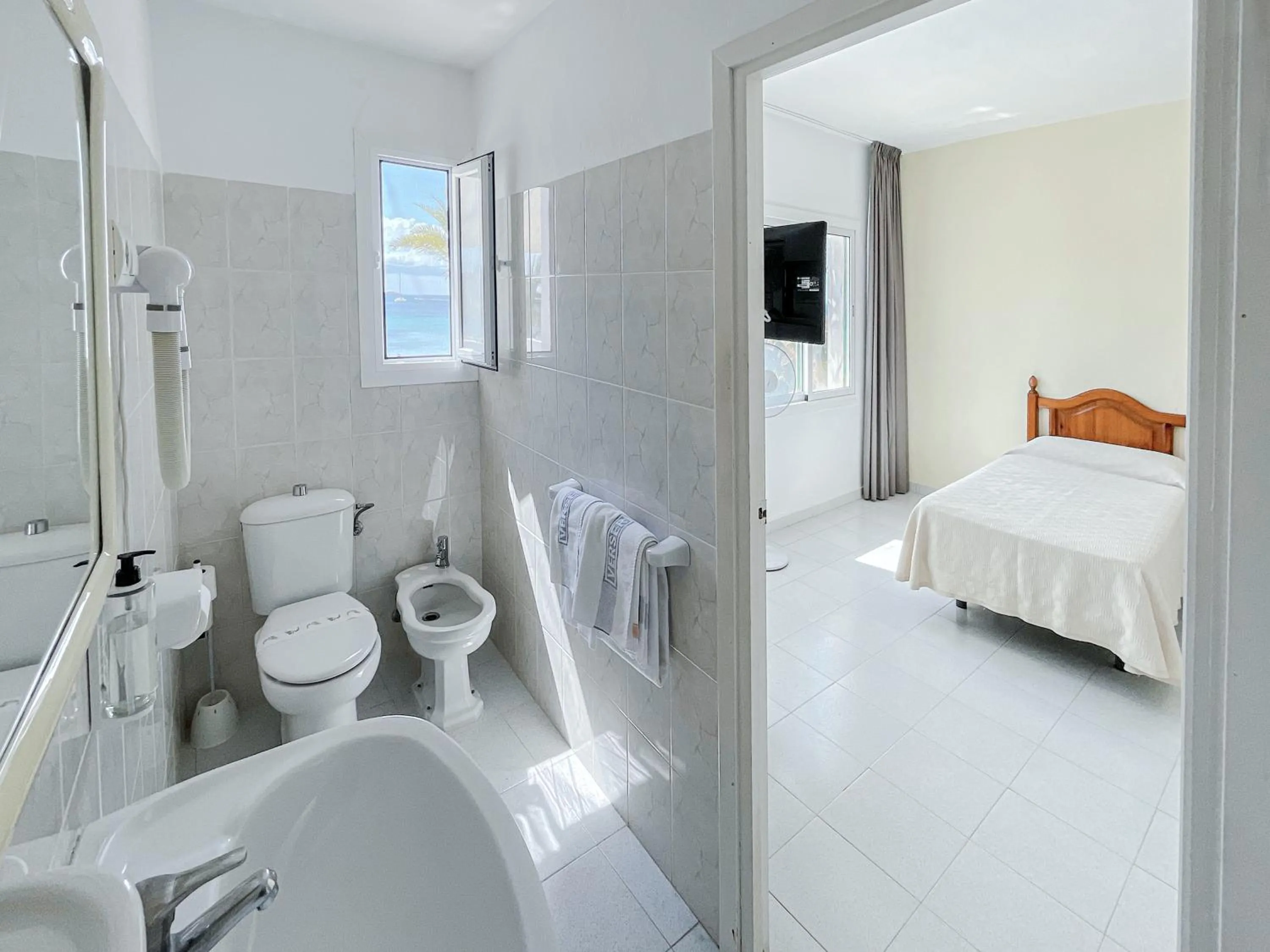 Bathroom, Bed in Hotel Figueretes