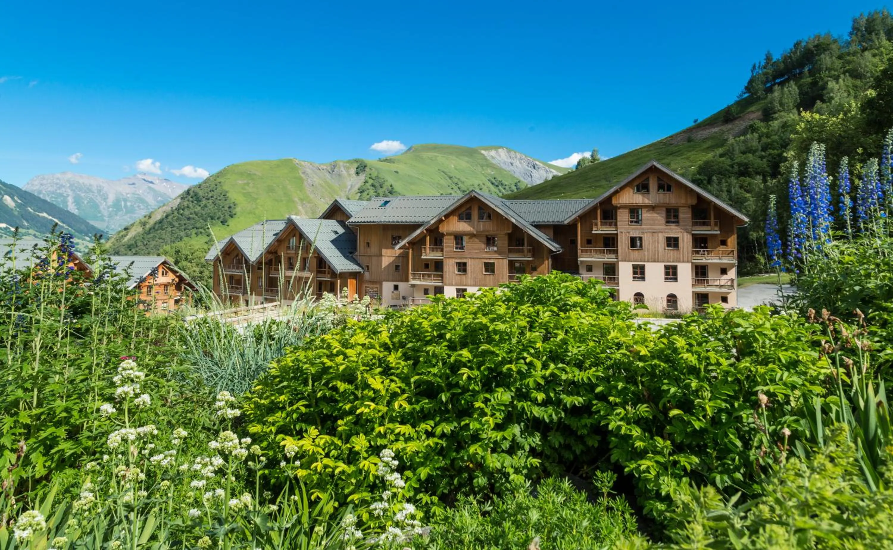 Facade/entrance in Résidence Odalys L'Orée des Pistes