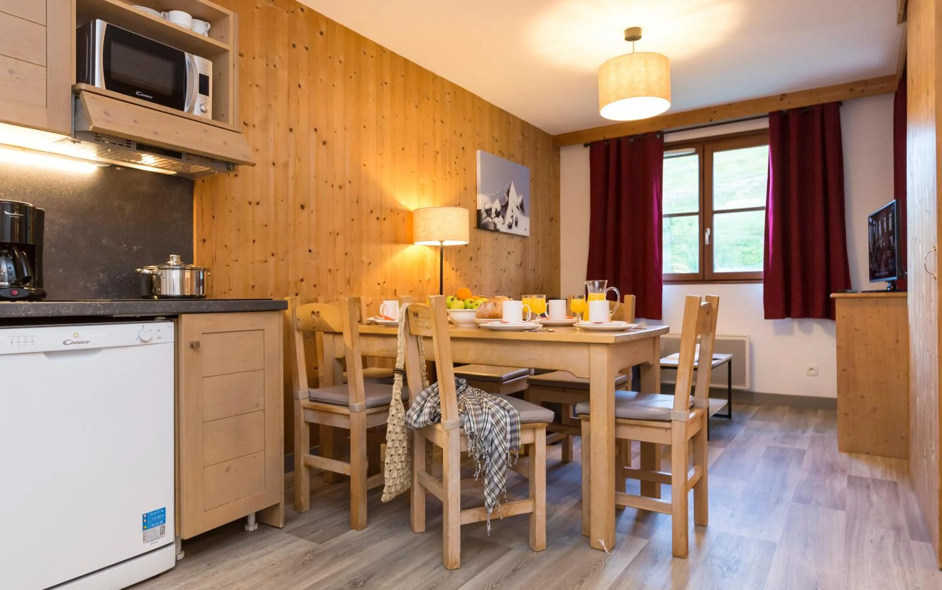 Kitchen or kitchenette in Résidence Odalys L'Orée des Pistes