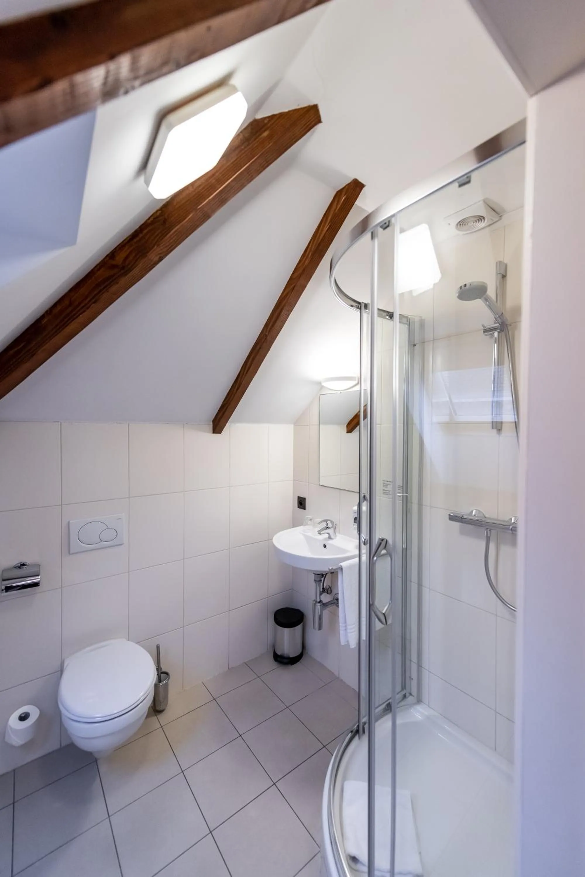 Shower in Hotel Onderbergen