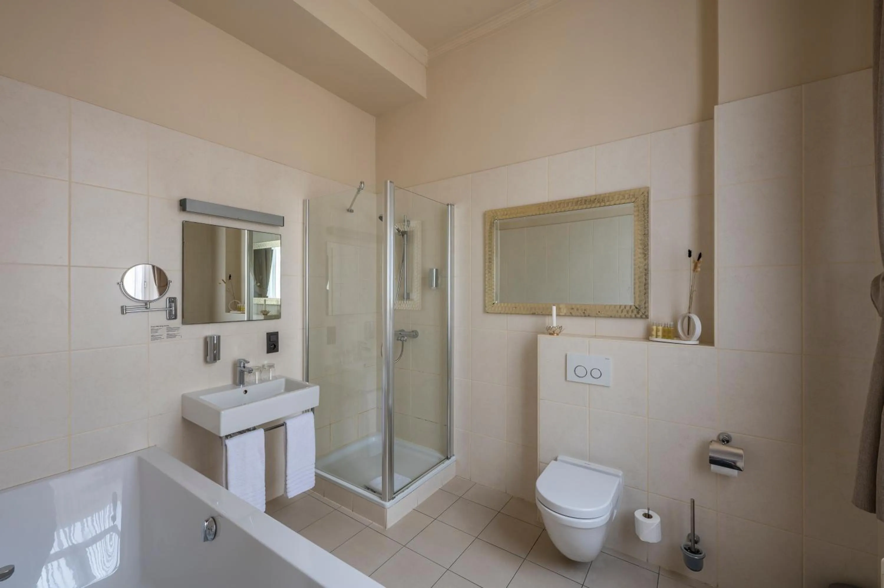 Shower in Hotel Onderbergen