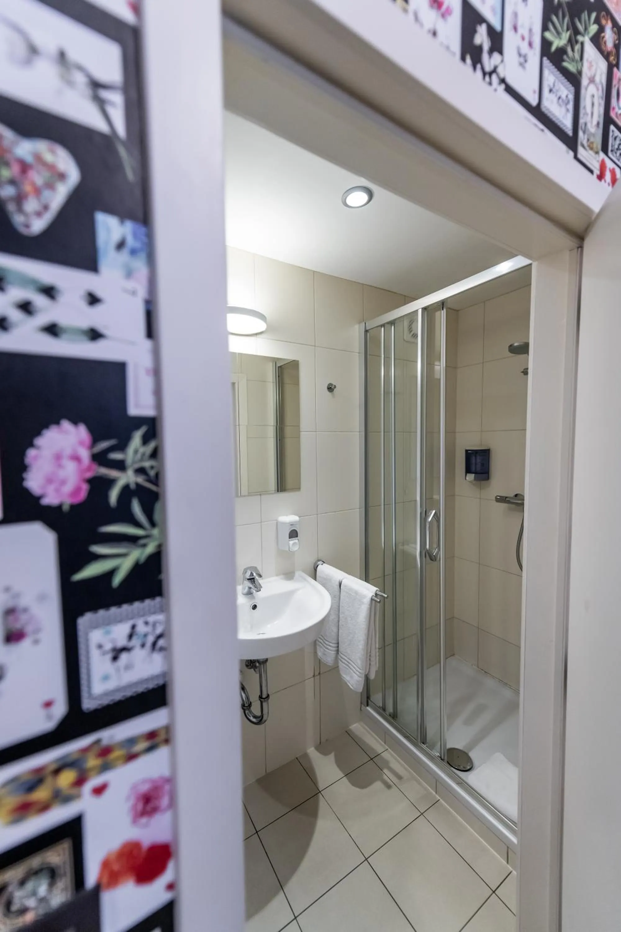 Shower in Hotel Onderbergen