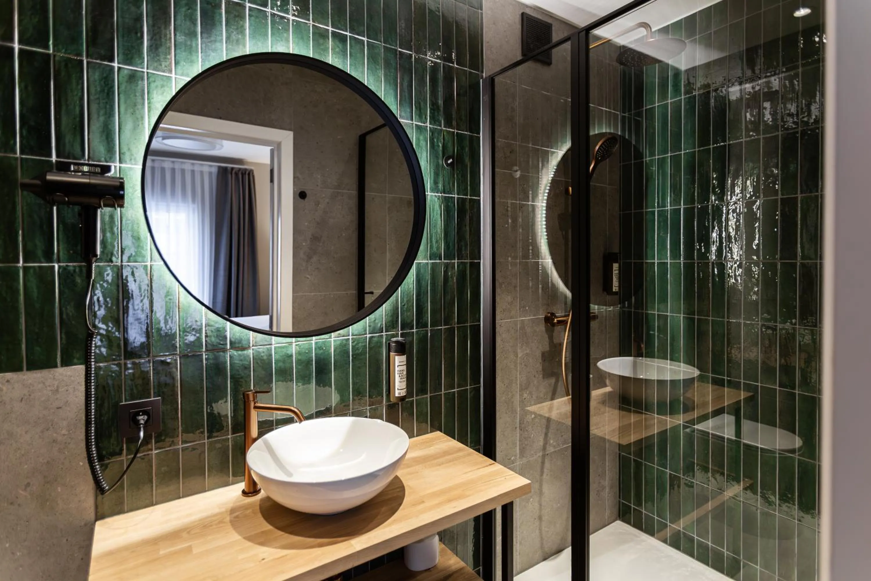 Shower in Hotel Onderbergen