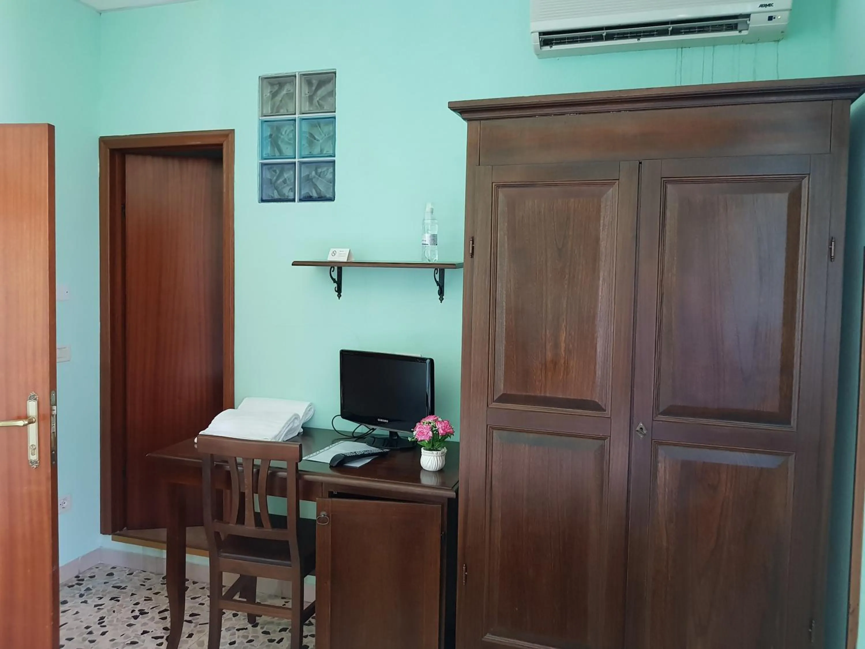 TV and multimedia in Locanda B&B Momo