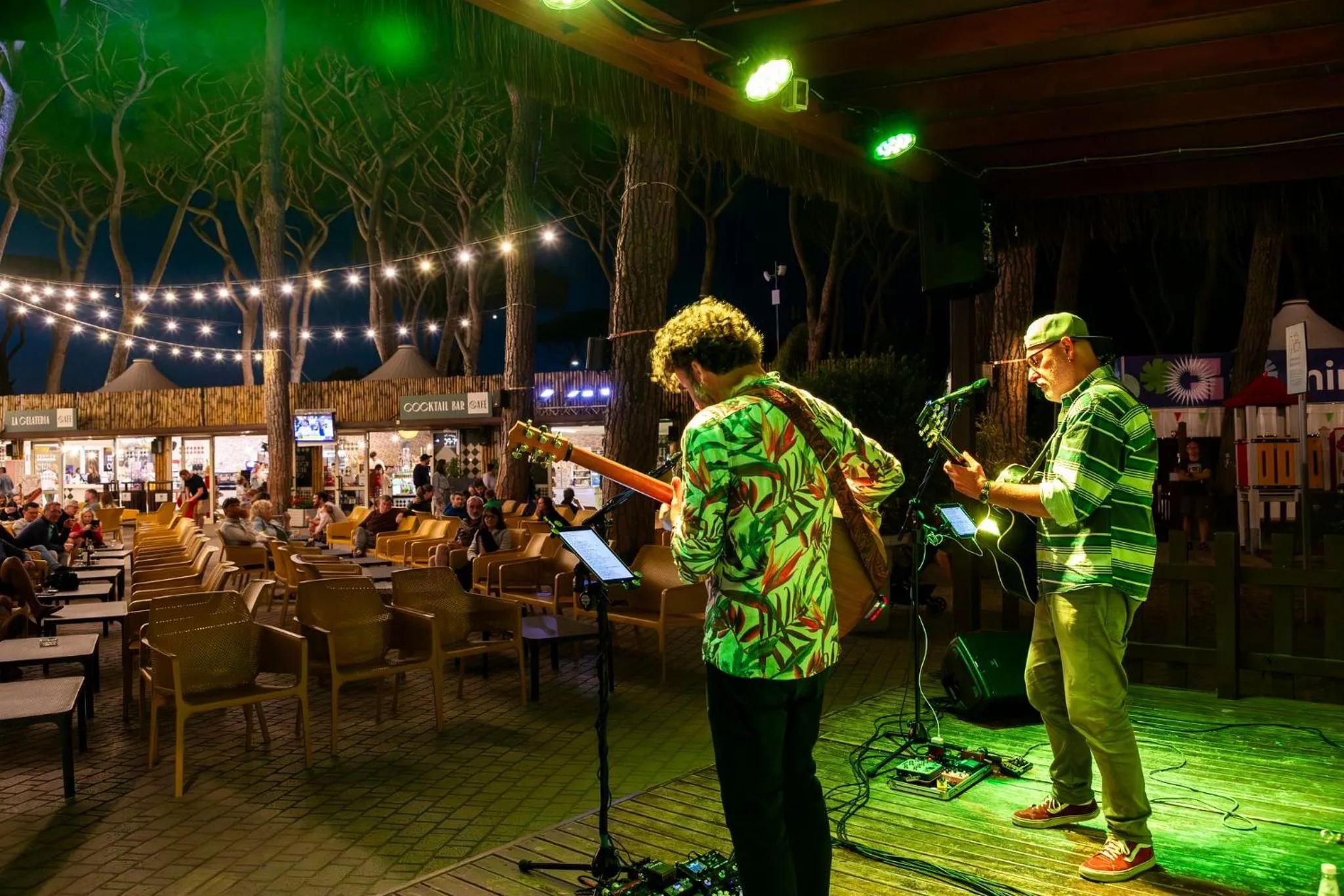 Evening entertainment in hu Park Albatros village