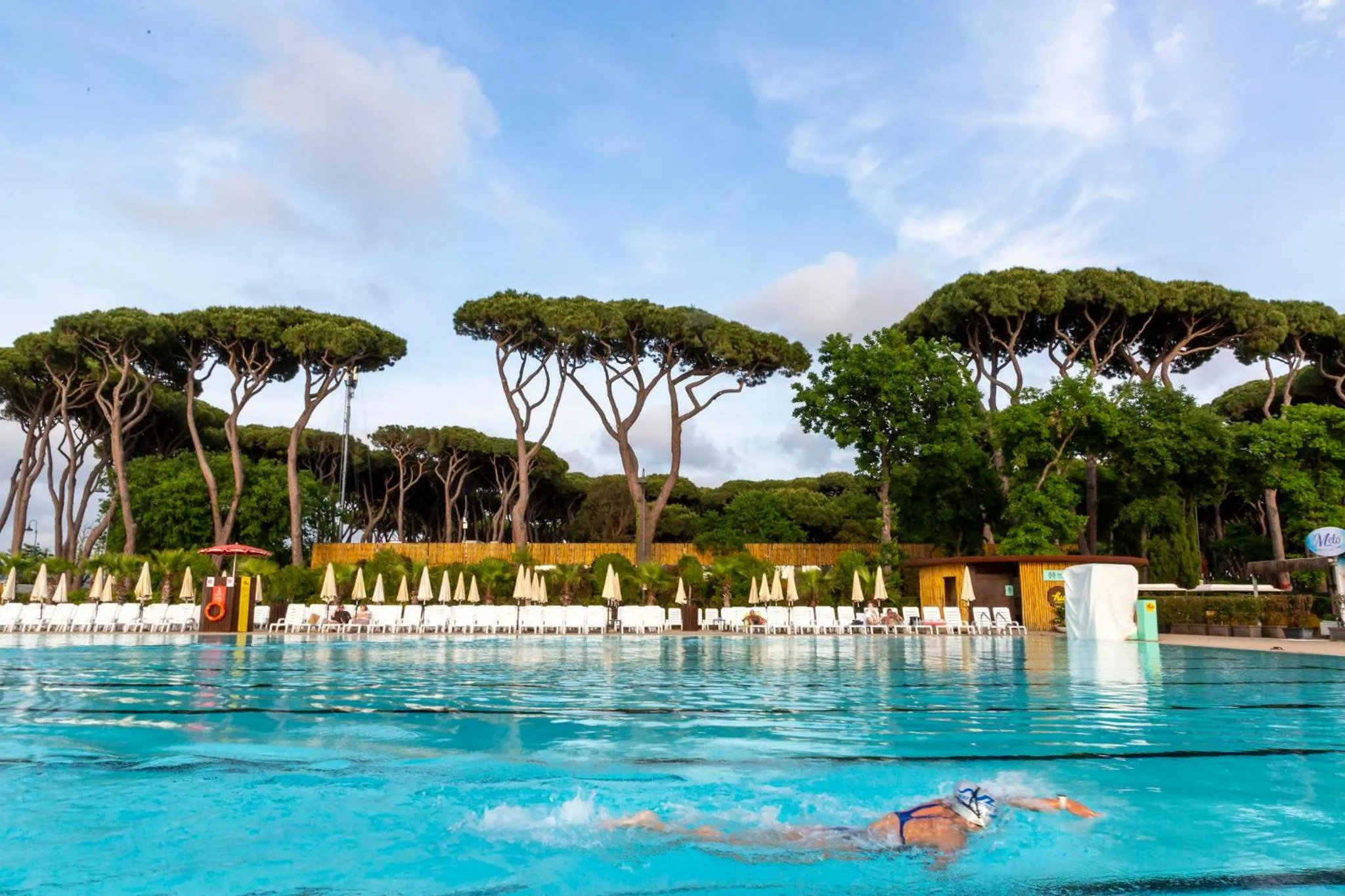 hu Park Albatros village