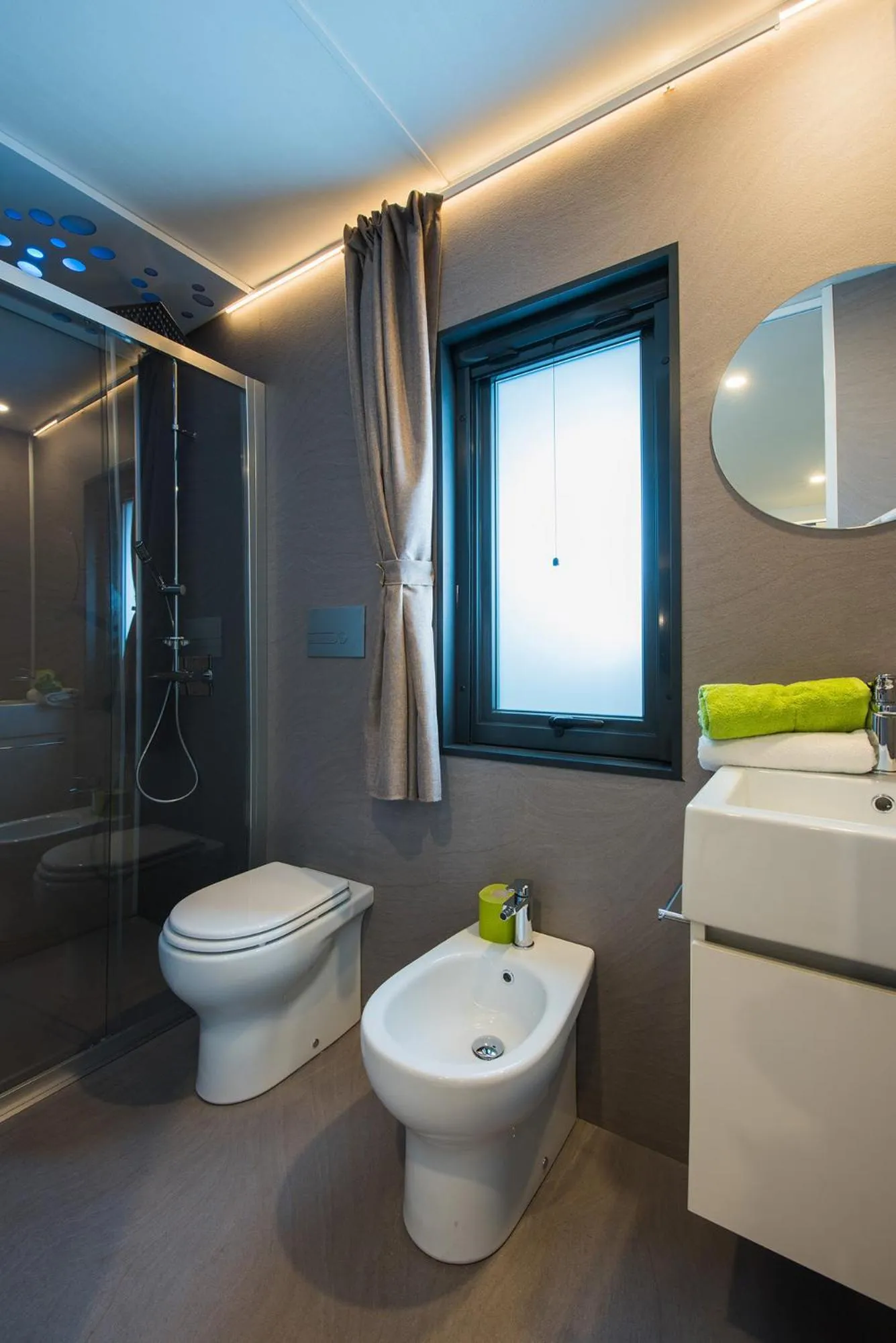 Toilet in hu Park Albatros village