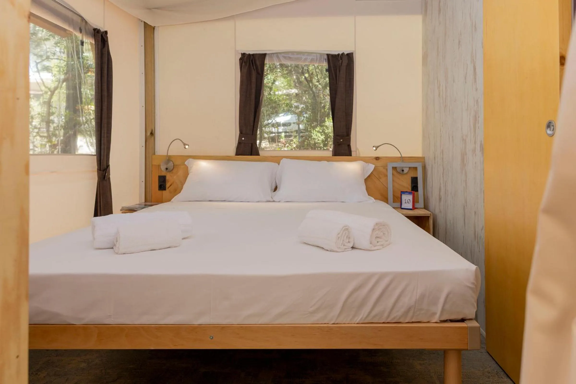 Bed in hu Park Albatros village