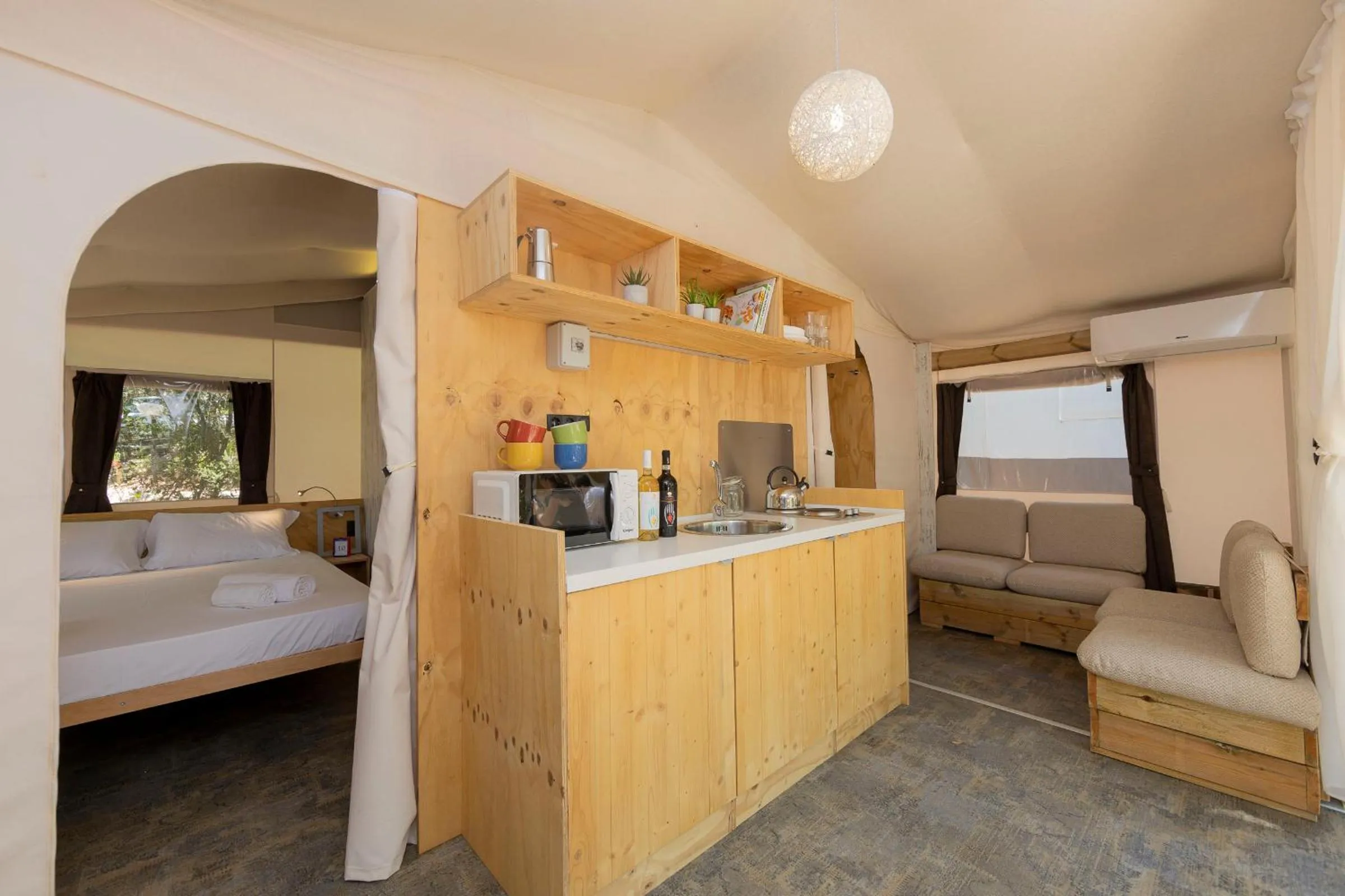 Bed in hu Park Albatros village