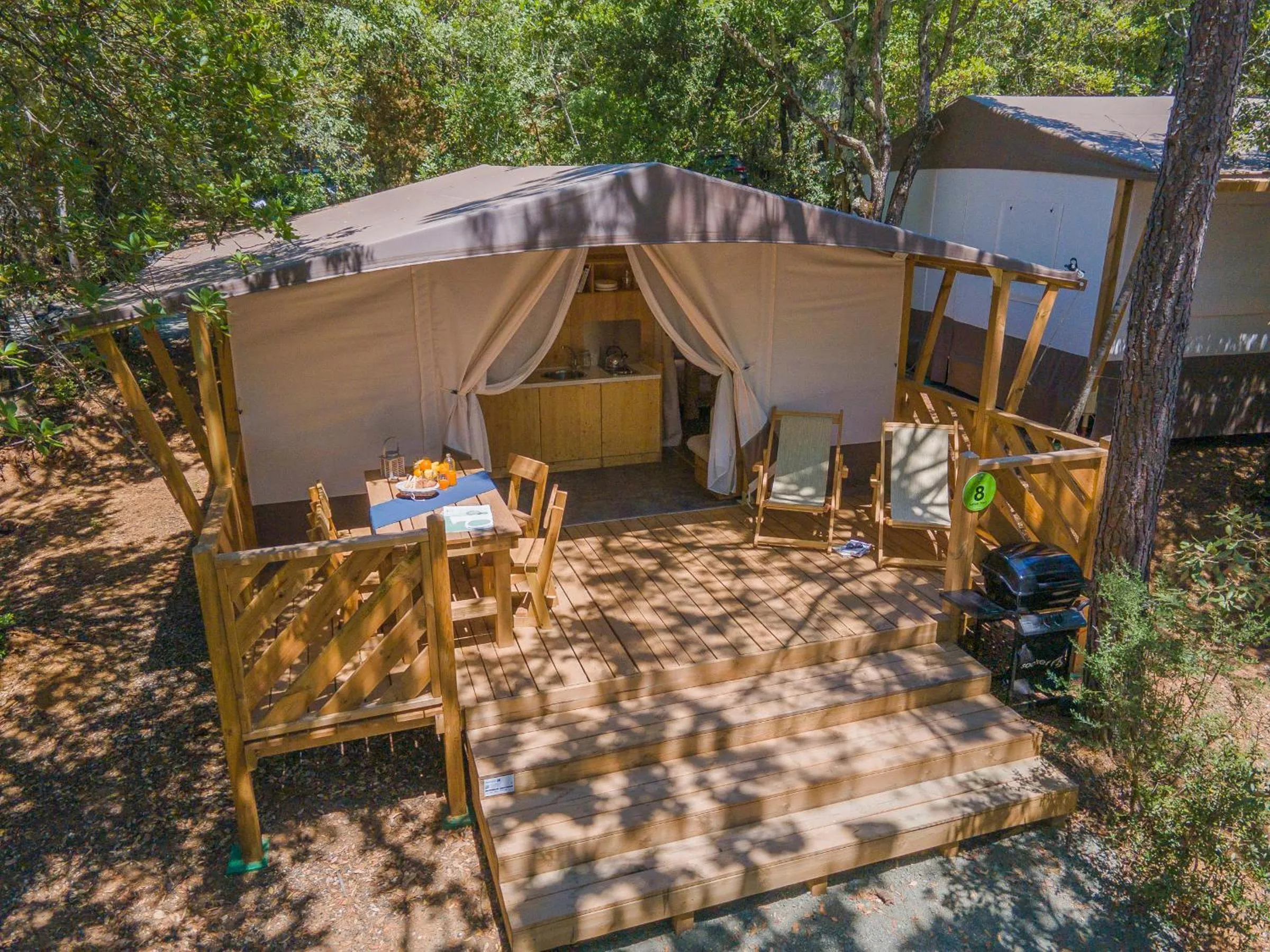 hu Park Albatros village