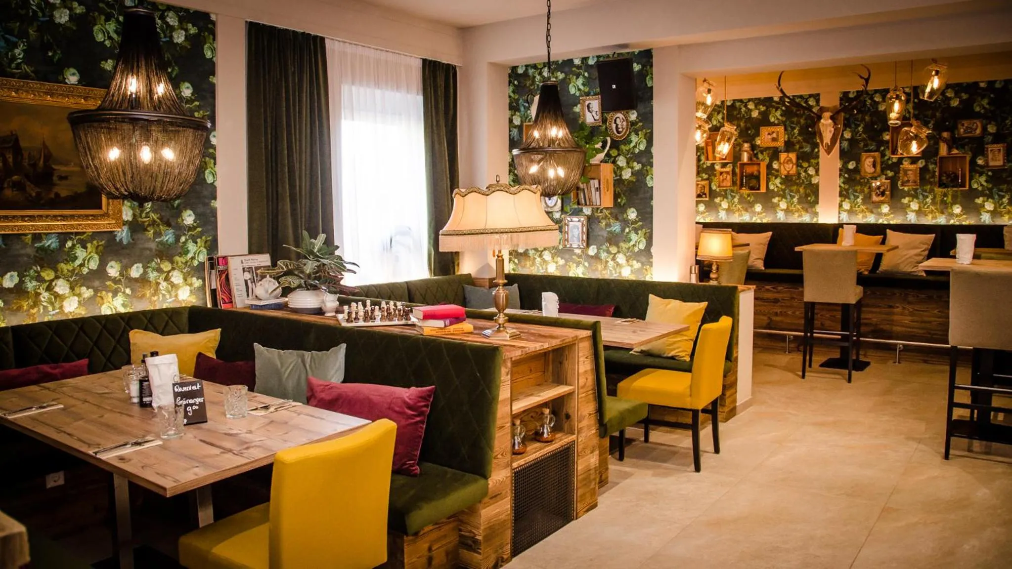 Restaurant/places to eat in Cafe-Restaurant LEO