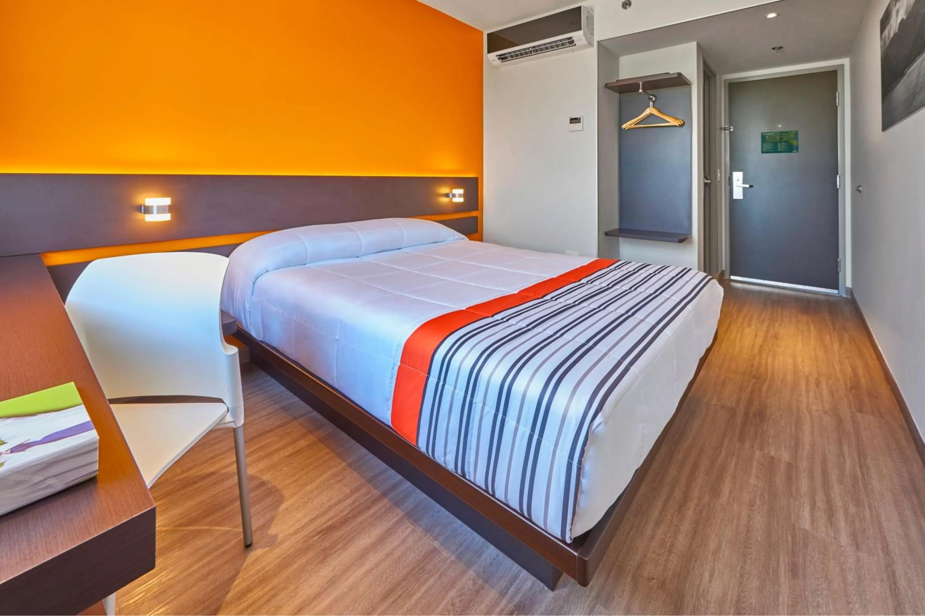 Photo of the whole room, Bed in City Express Junior by Marriott Tuxtepec