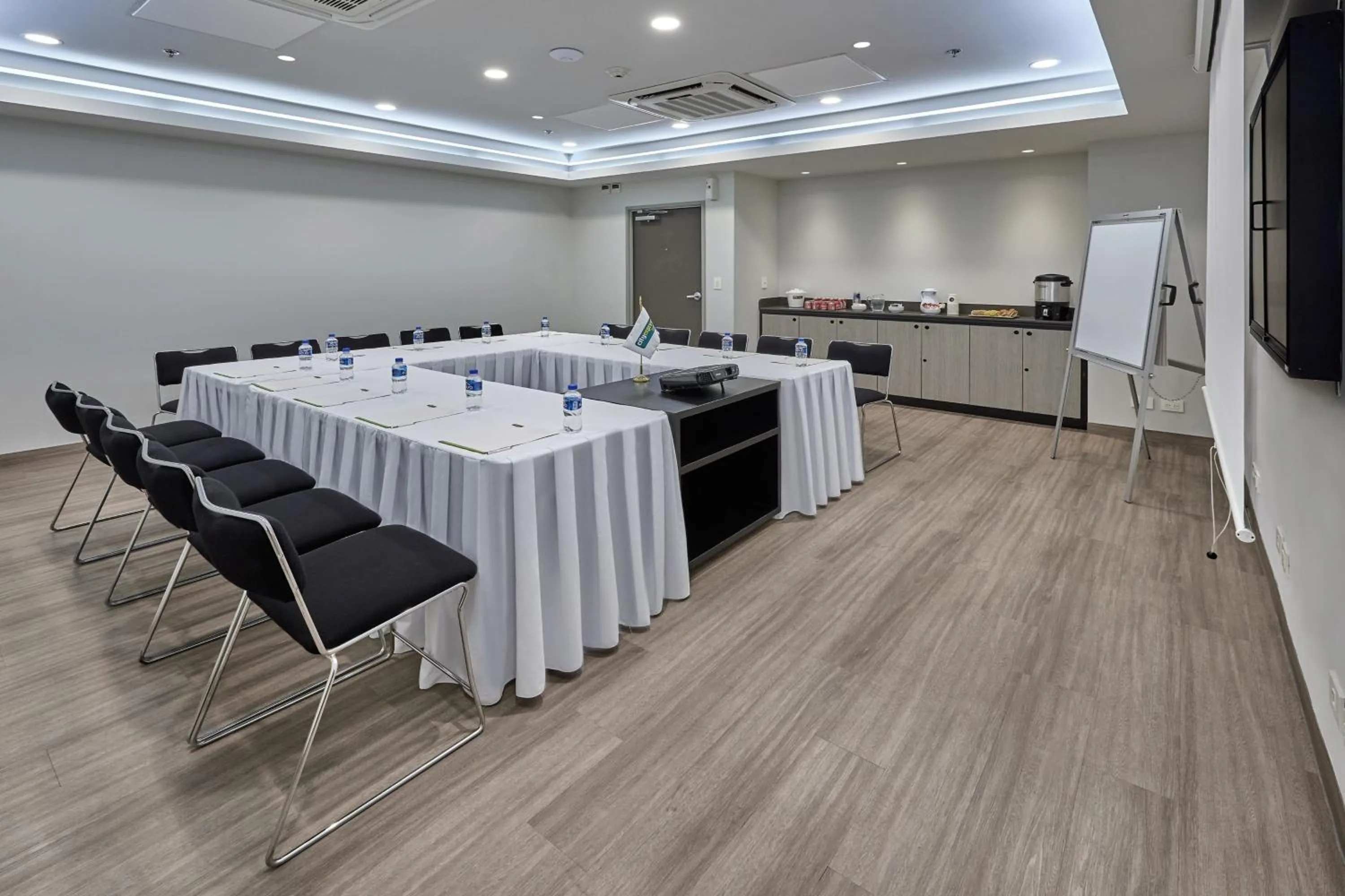 Meeting/conference room in City Express Junior by Marriott Tuxtepec